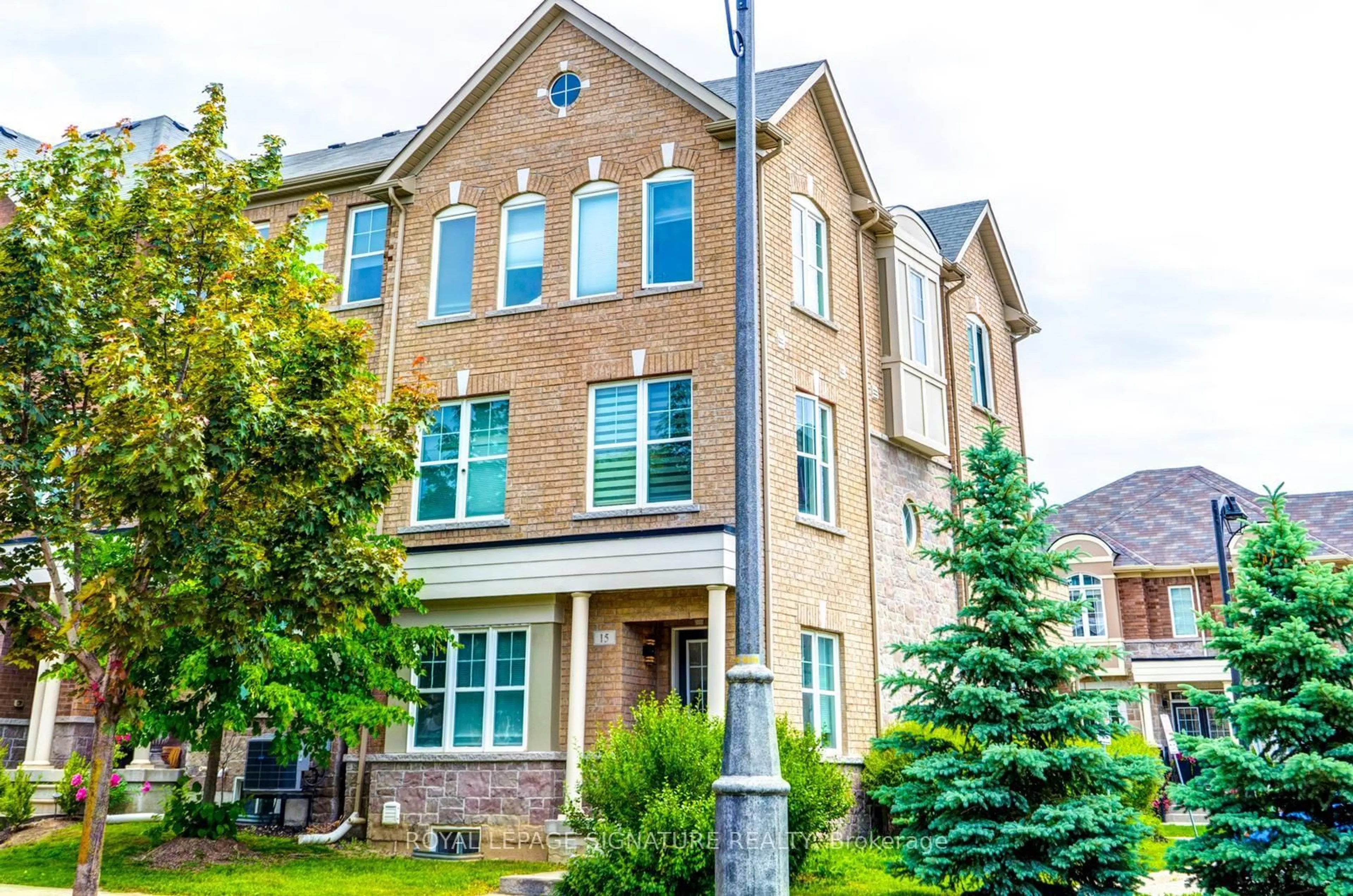 Home with brick exterior material, street for 15 Torah Gate, Vaughan Ontario L6A 4Y4