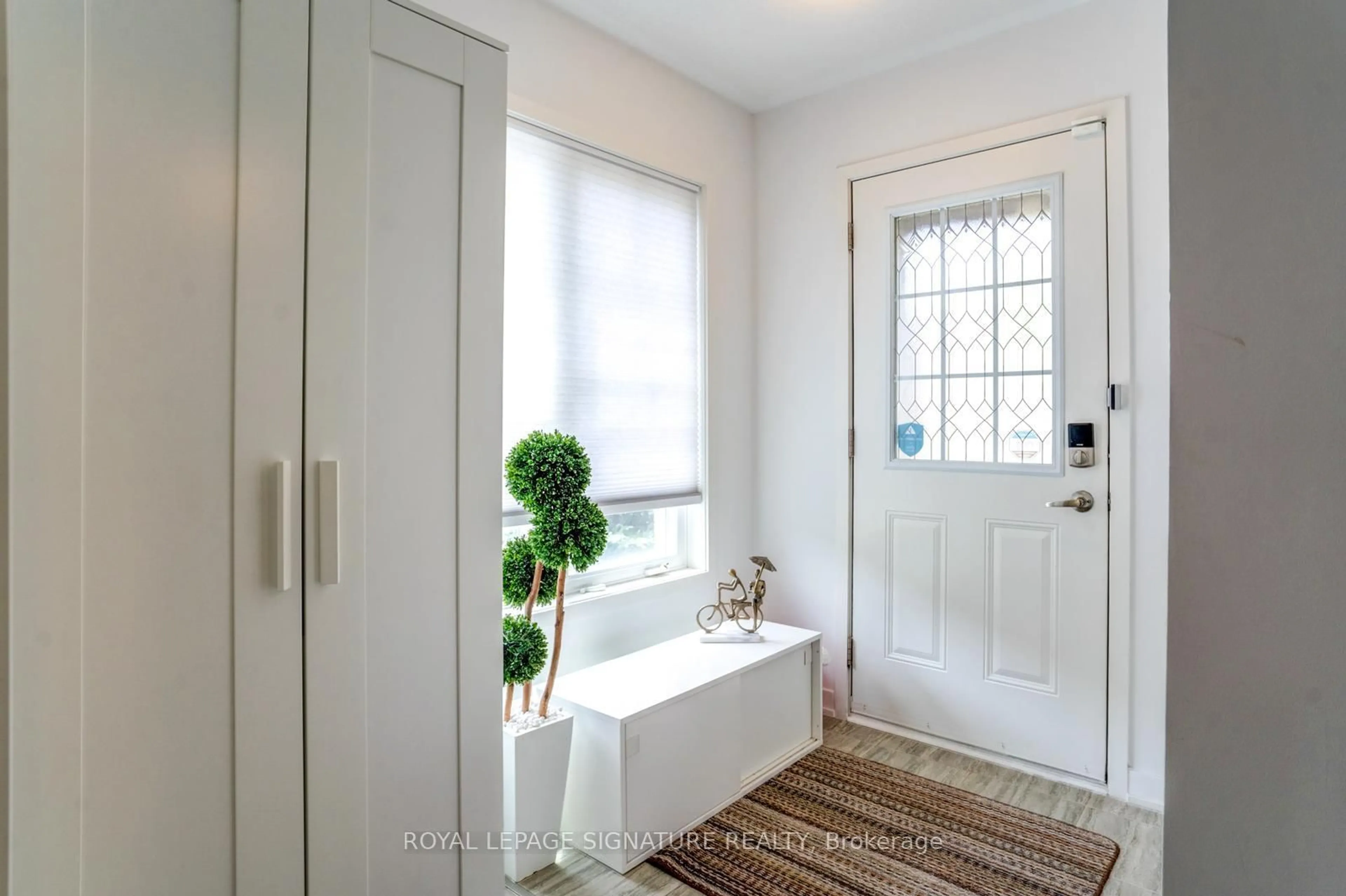 Indoor entryway for 15 Torah Gate, Vaughan Ontario L6A 4Y4