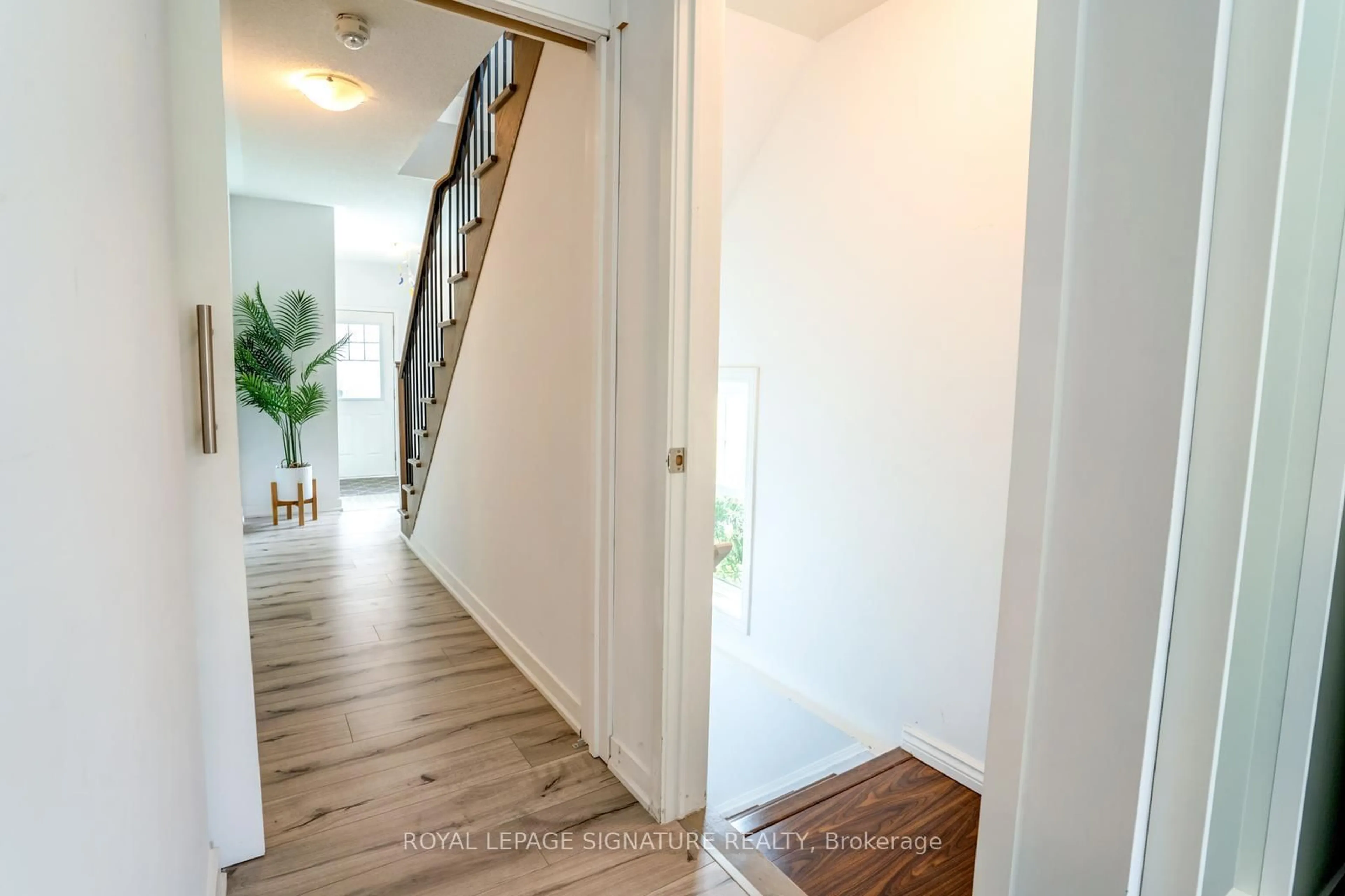 Indoor entryway for 15 Torah Gate, Vaughan Ontario L6A 4Y4