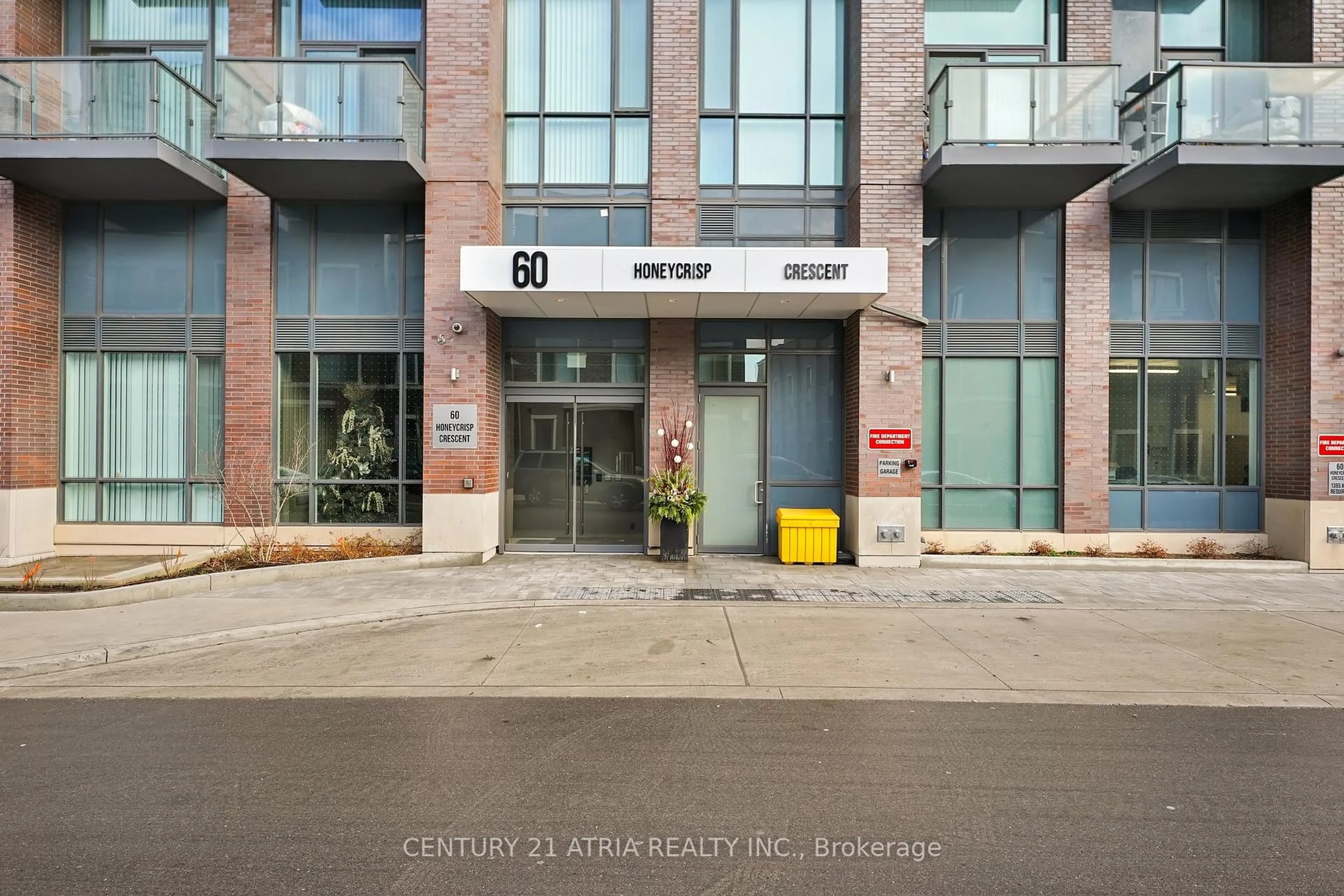 Indoor foyer for 60 Honeycrisp Cres #819, Vaughan Ontario L4K 0N5