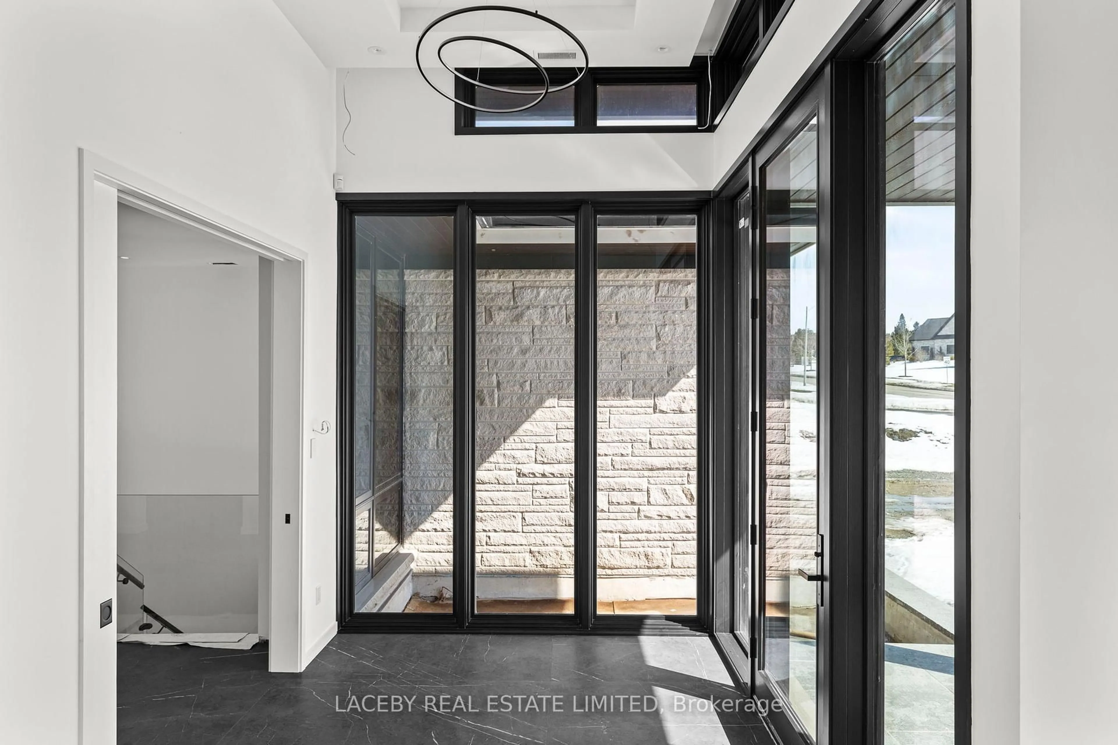 Indoor entryway for 130 Dale Cres, Bradford West Gwillimbury Ontario L0L 1L0