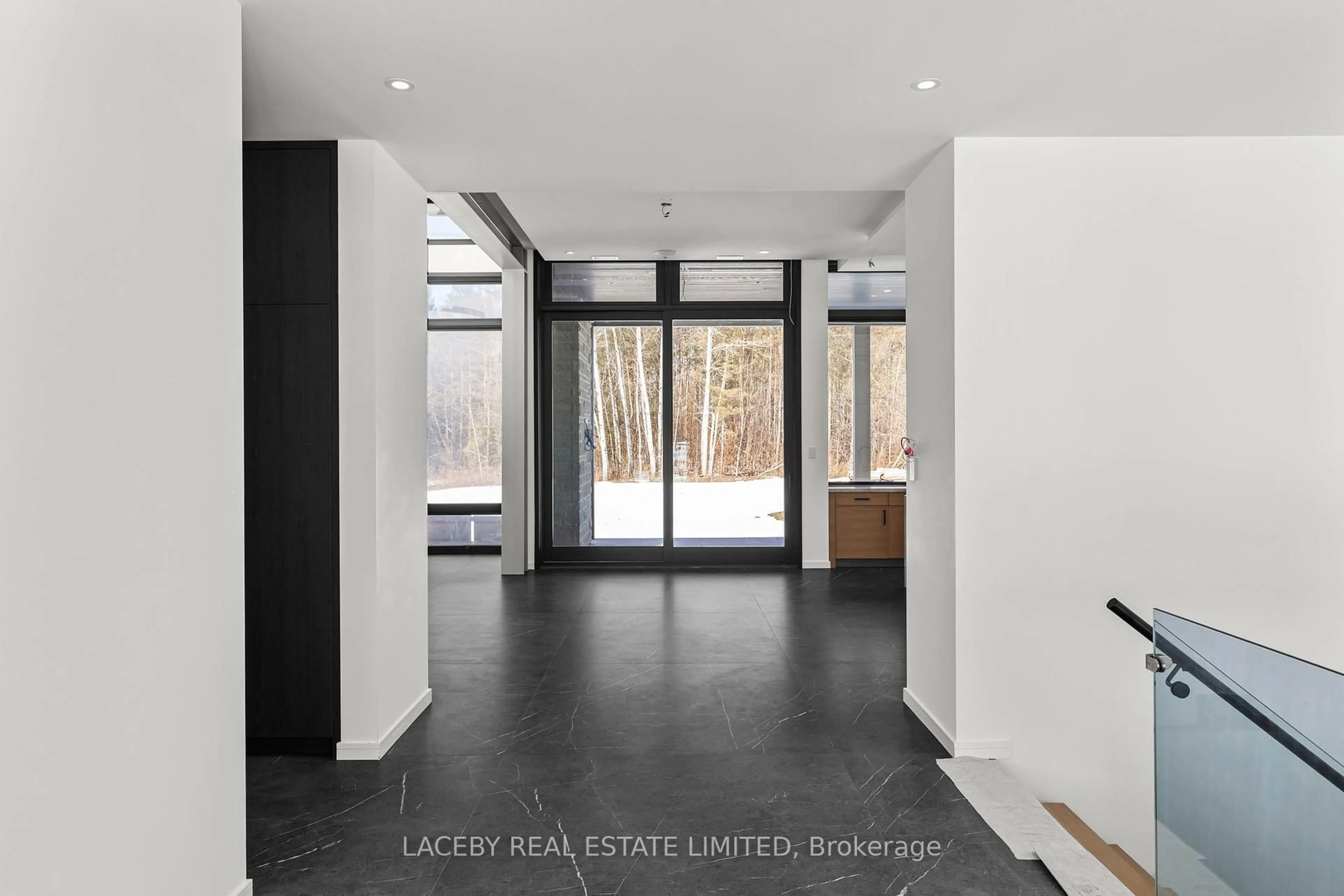 Indoor entryway for 130 Dale Cres, Bradford West Gwillimbury Ontario L0L 1L0