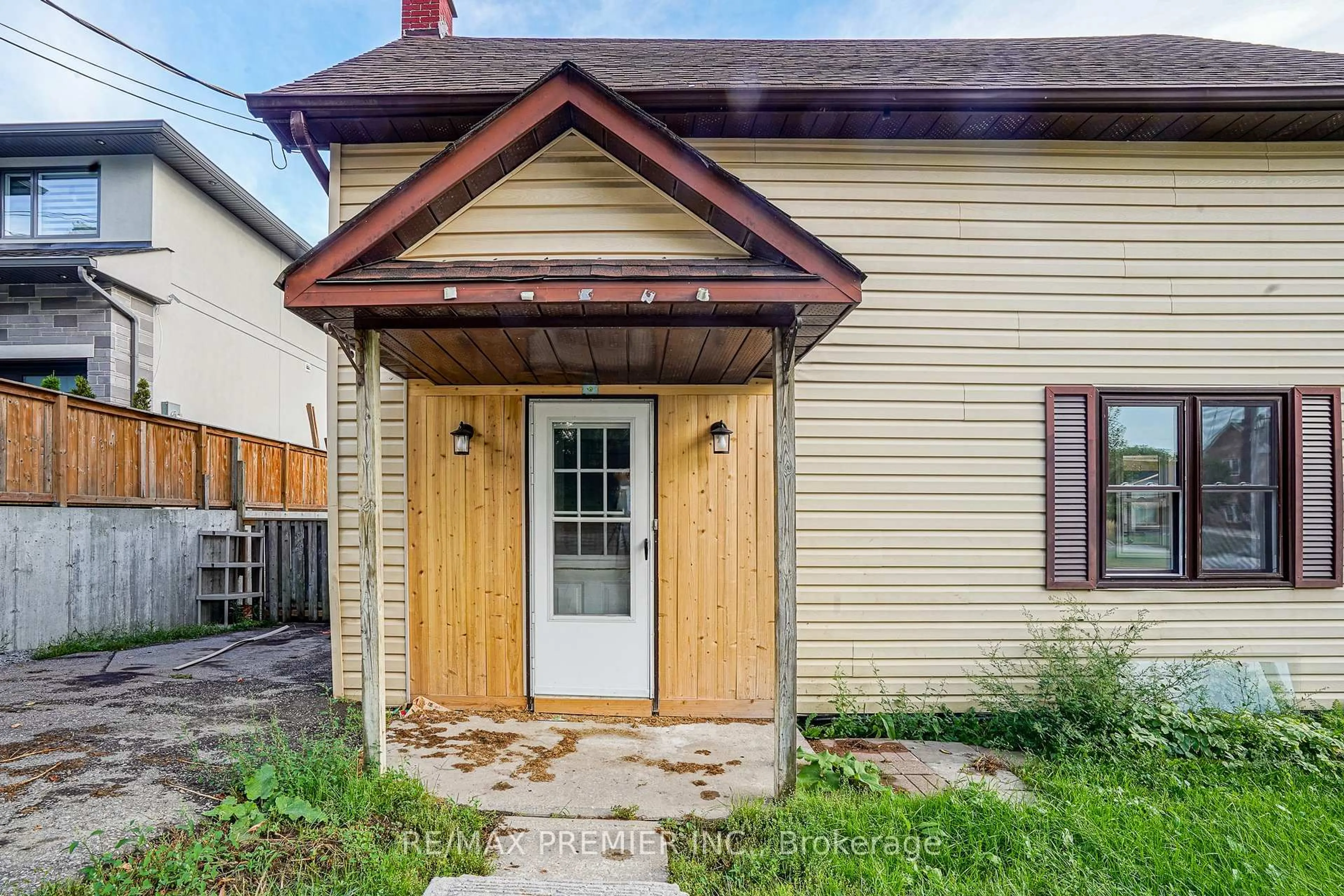 Home with brick exterior material, street for 644 Srigley St, Newmarket Ontario L3Y 1W9