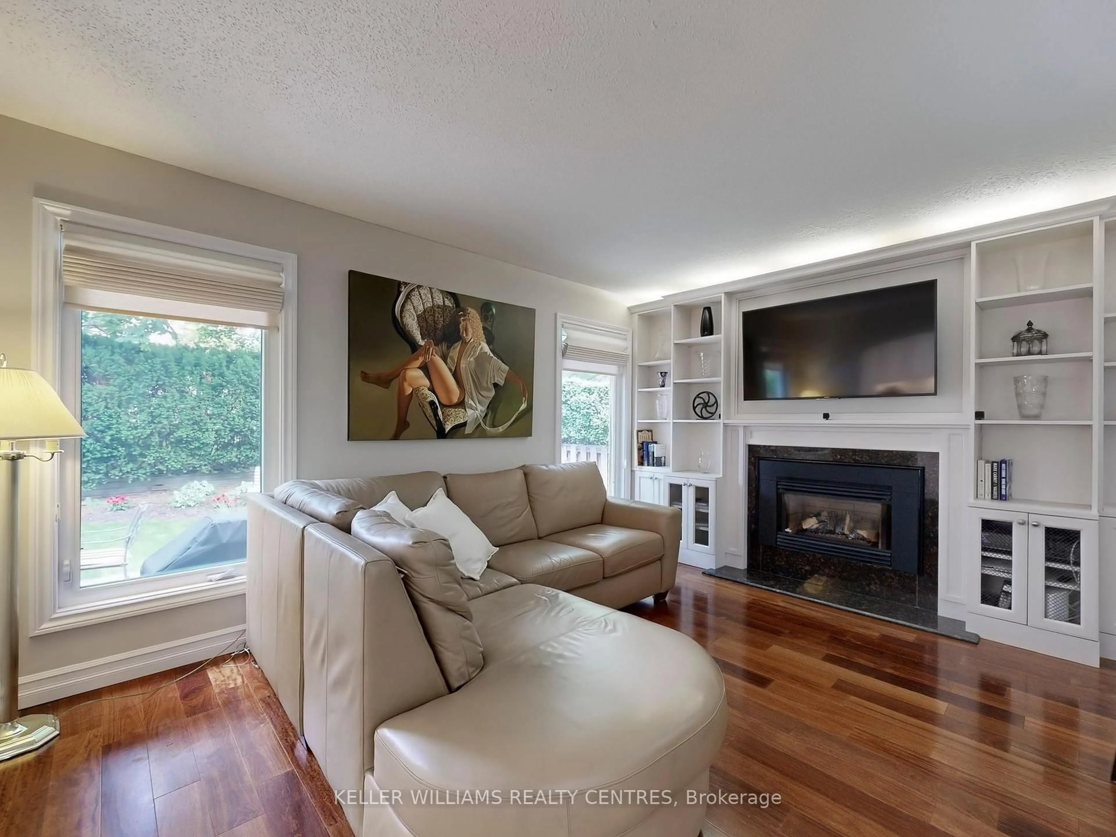 Living room with furniture, unknown for 23 Eleanor Circ, Richmond Hill Ontario L4C 6K6