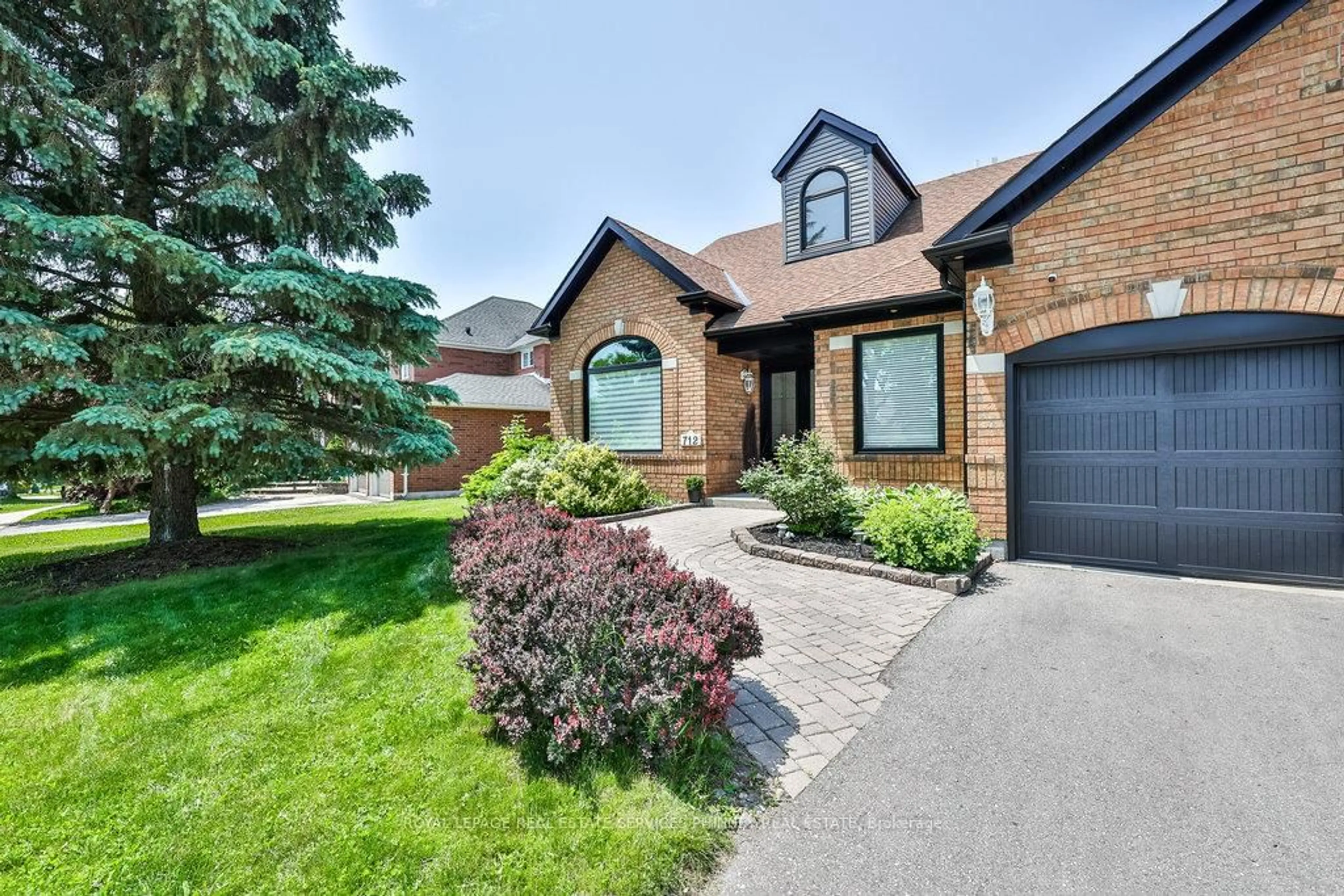 Home with brick exterior material, street for 712 Foxcroft Blvd, Newmarket Ontario L3X 1N2