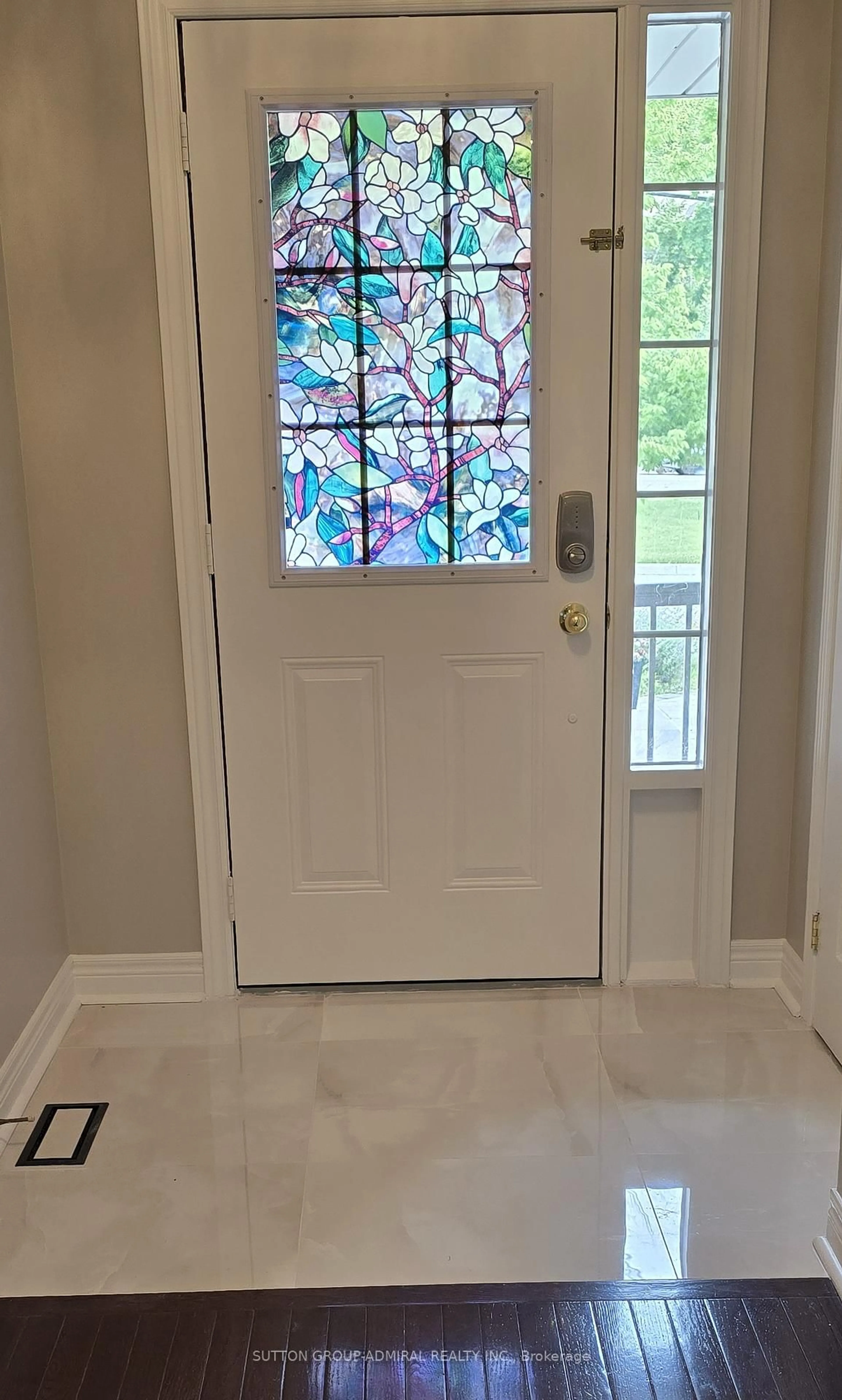 Indoor entryway for 84 Hawkes Dr, Richmond Hill Ontario L4S 0C4