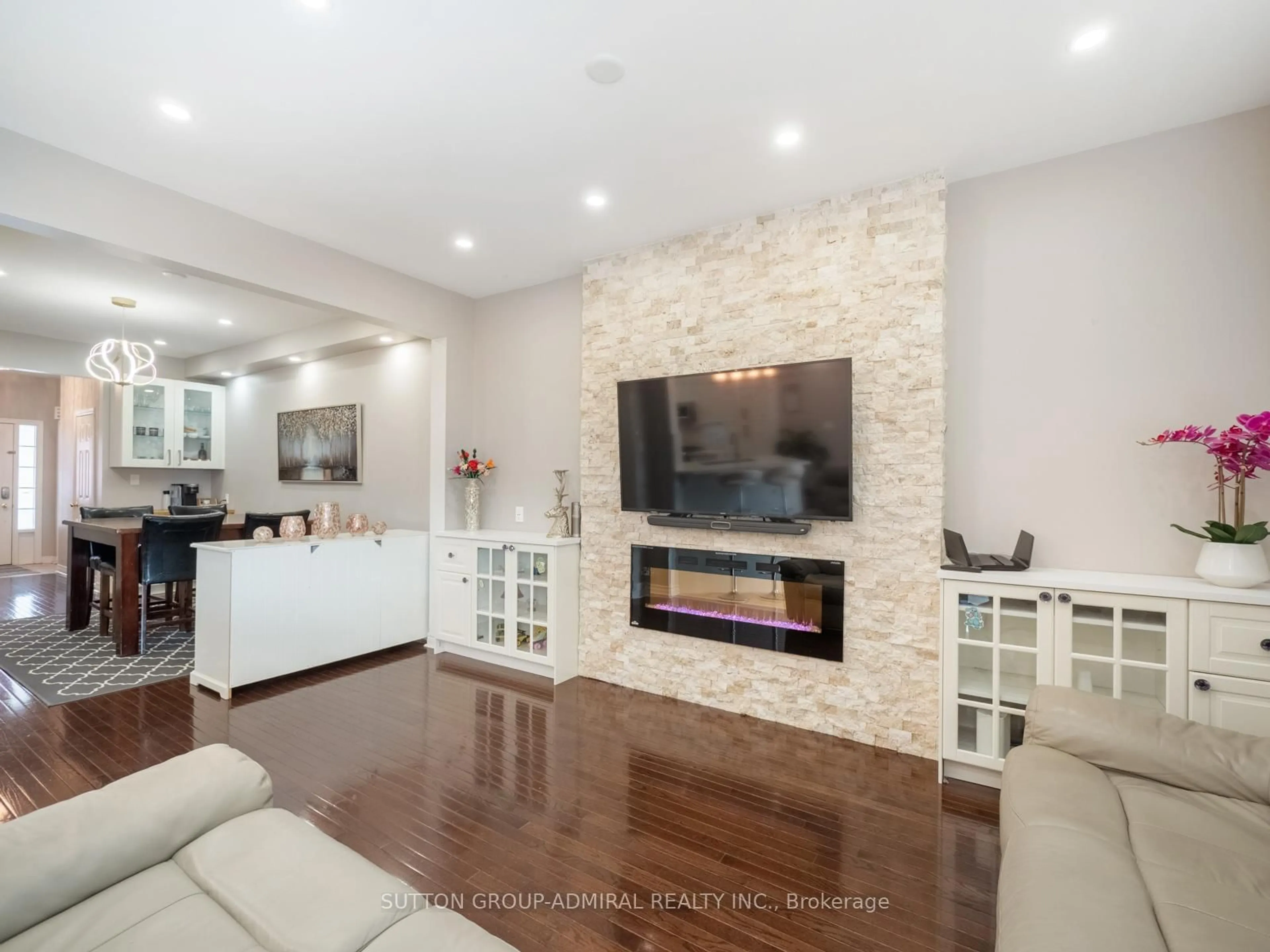Living room with furniture, ceramic/tile floor for 84 Hawkes Dr, Richmond Hill Ontario L4S 0C4