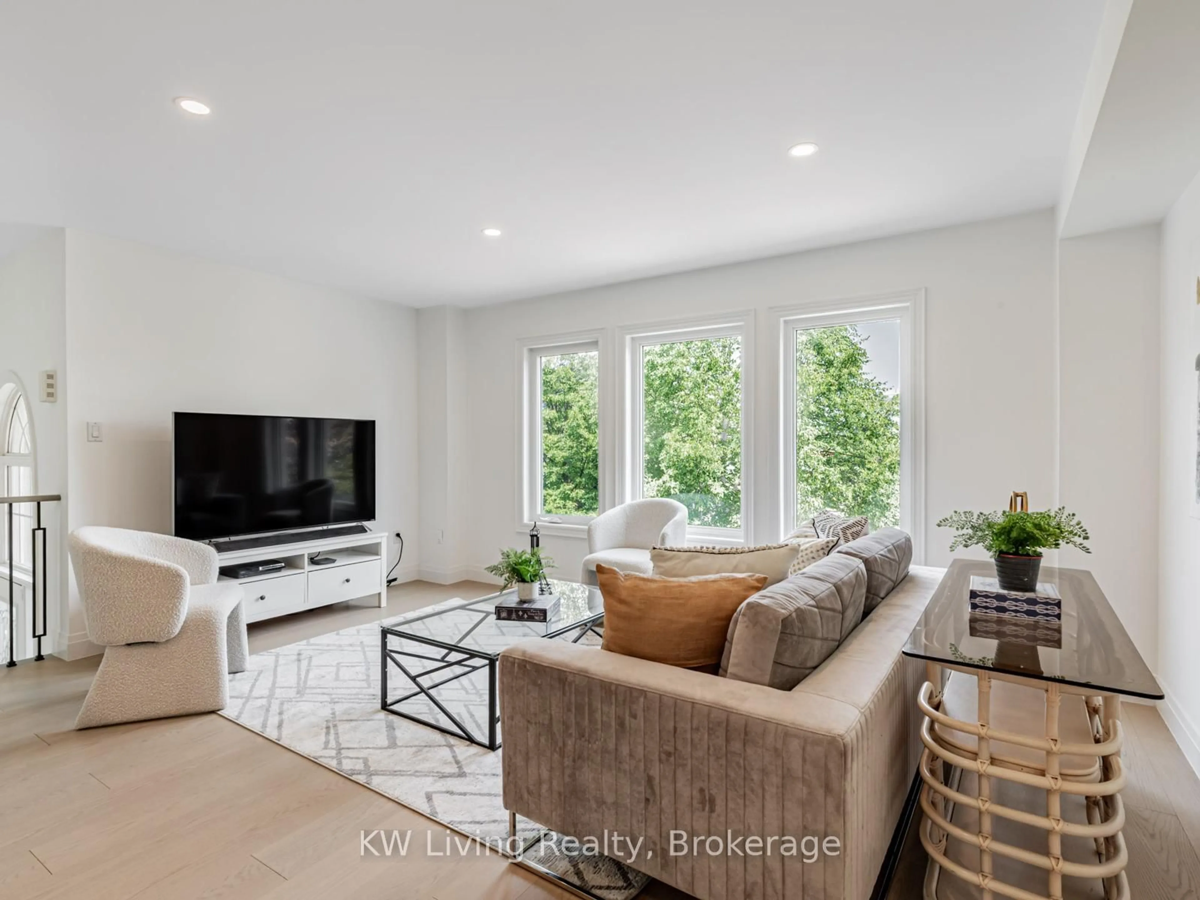 Living room with furniture, unknown for 98 Leitchcroft Cres, Markham Ontario L3T 7T9