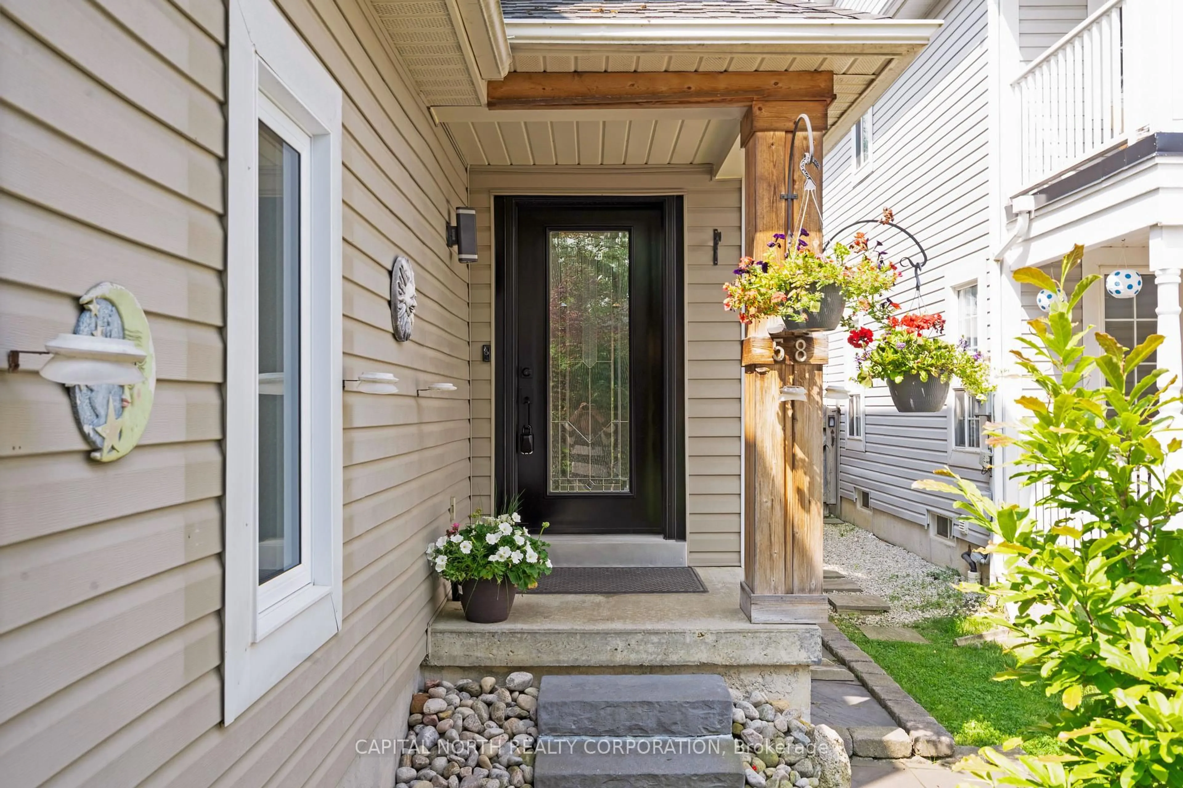 Indoor entryway for 58 McCurdy Dr, New Tecumseth Ontario L0G 1W0