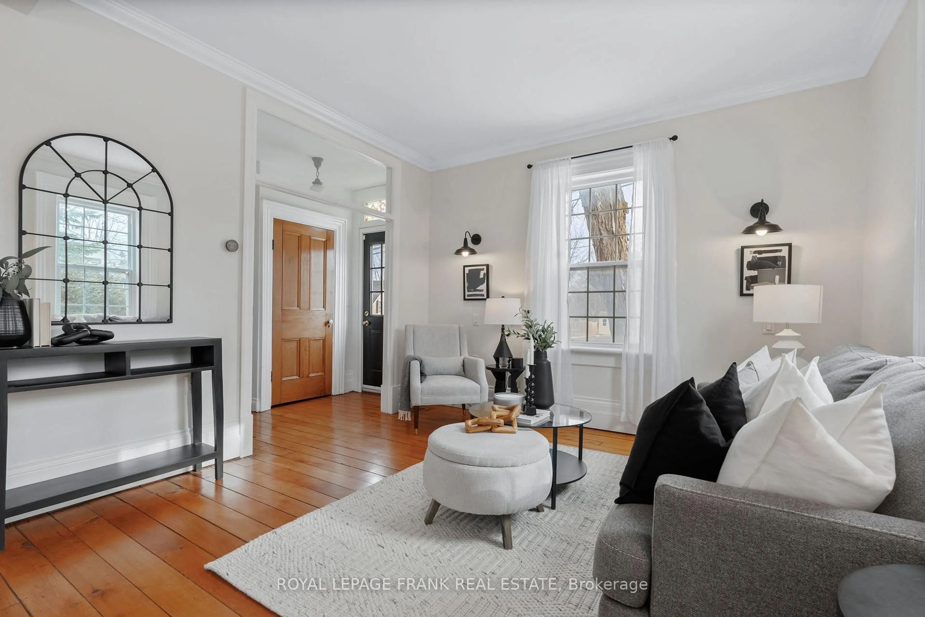 Living room with furniture, unknown for 203 Brock St, Uxbridge Ontario L9P 1B1