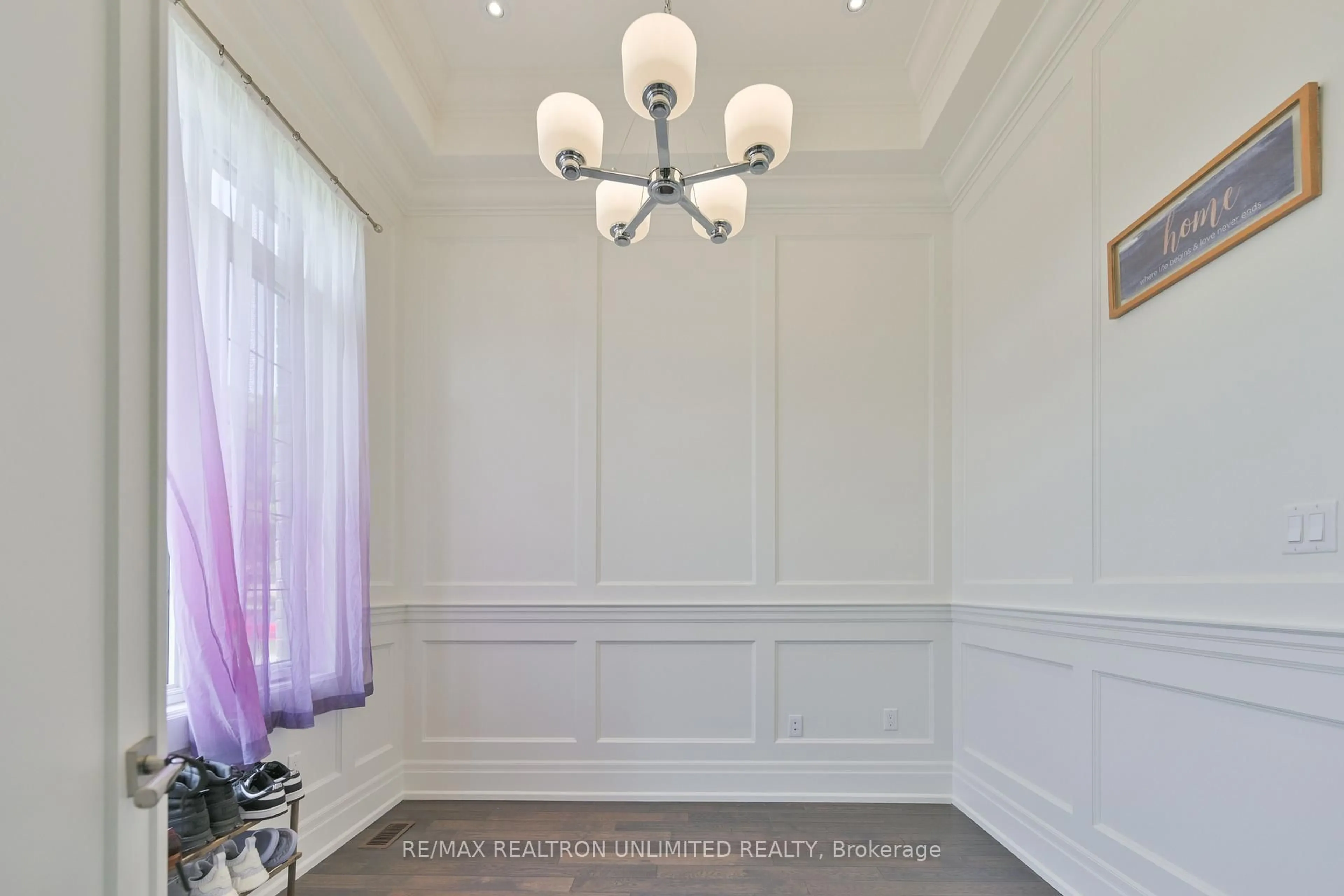Indoor foyer for 97 Fitzgerald Ave, Markham Ontario L3R 4Z7