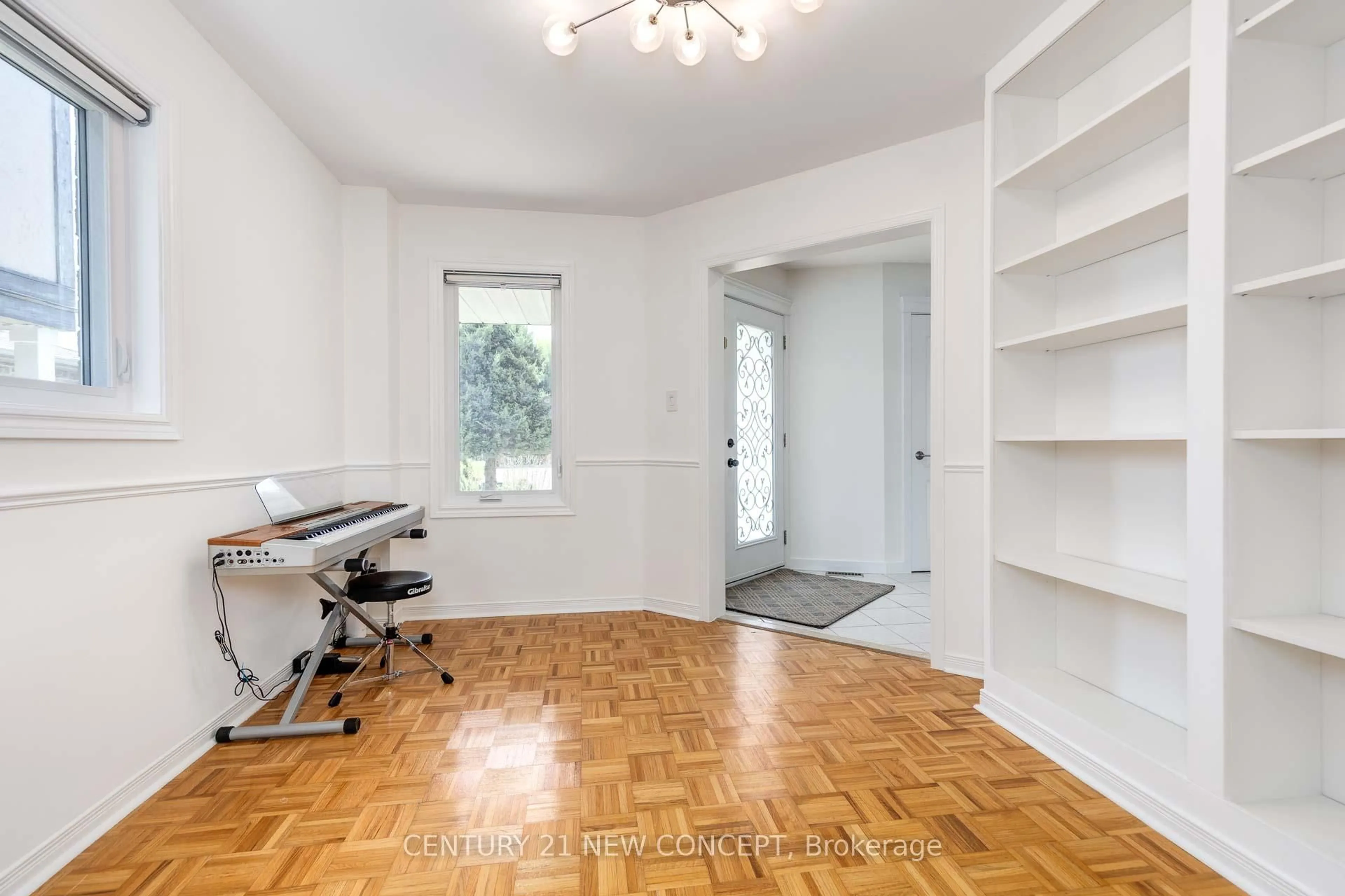 A pic of a room for 107 Primeau Dr, Aurora Ontario L4G 6Z6