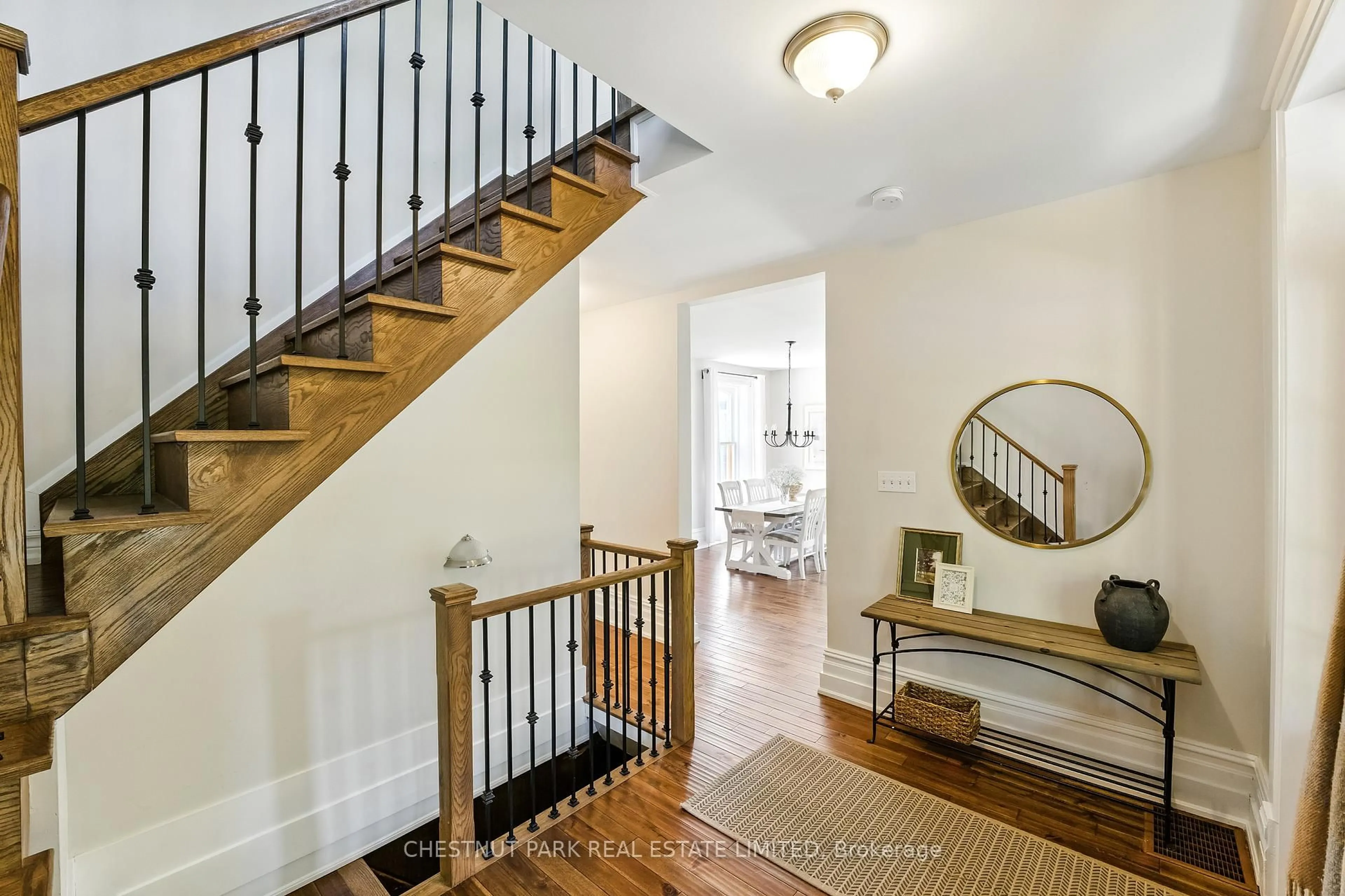 Indoor entryway for 98 Reach St, Uxbridge Ontario L9P 1L3