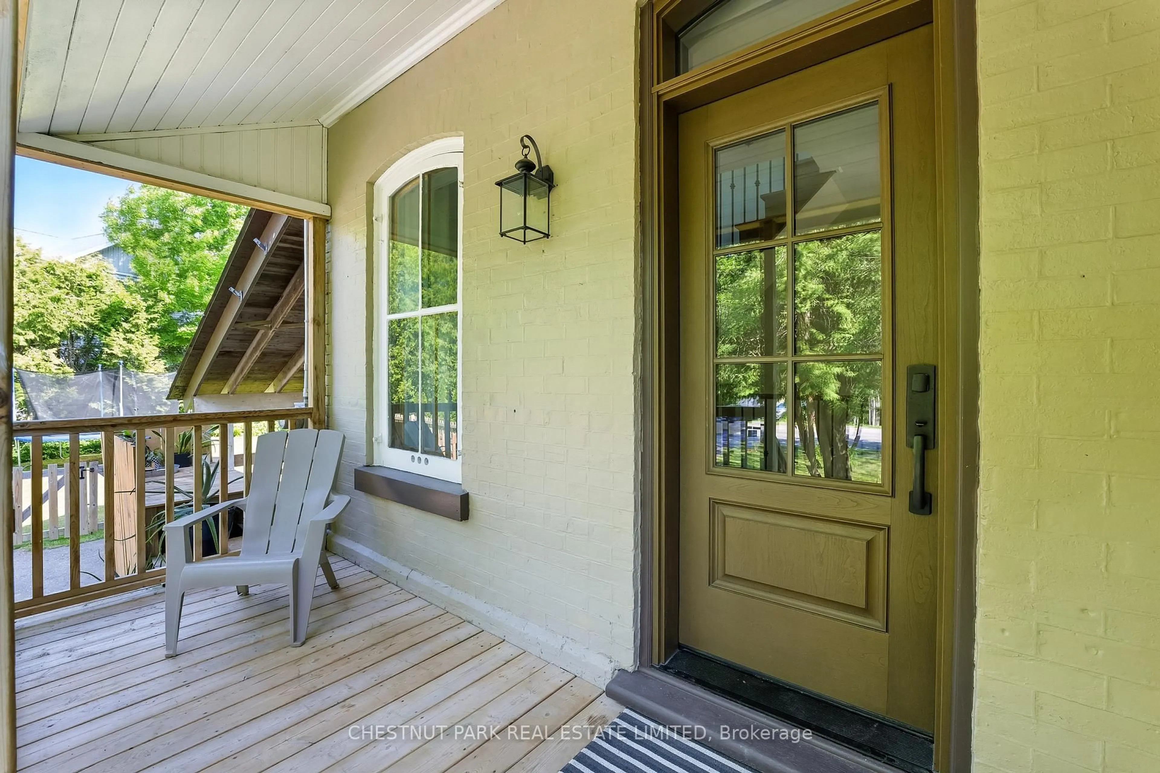 Indoor entryway for 98 Reach St, Uxbridge Ontario L9P 1L3