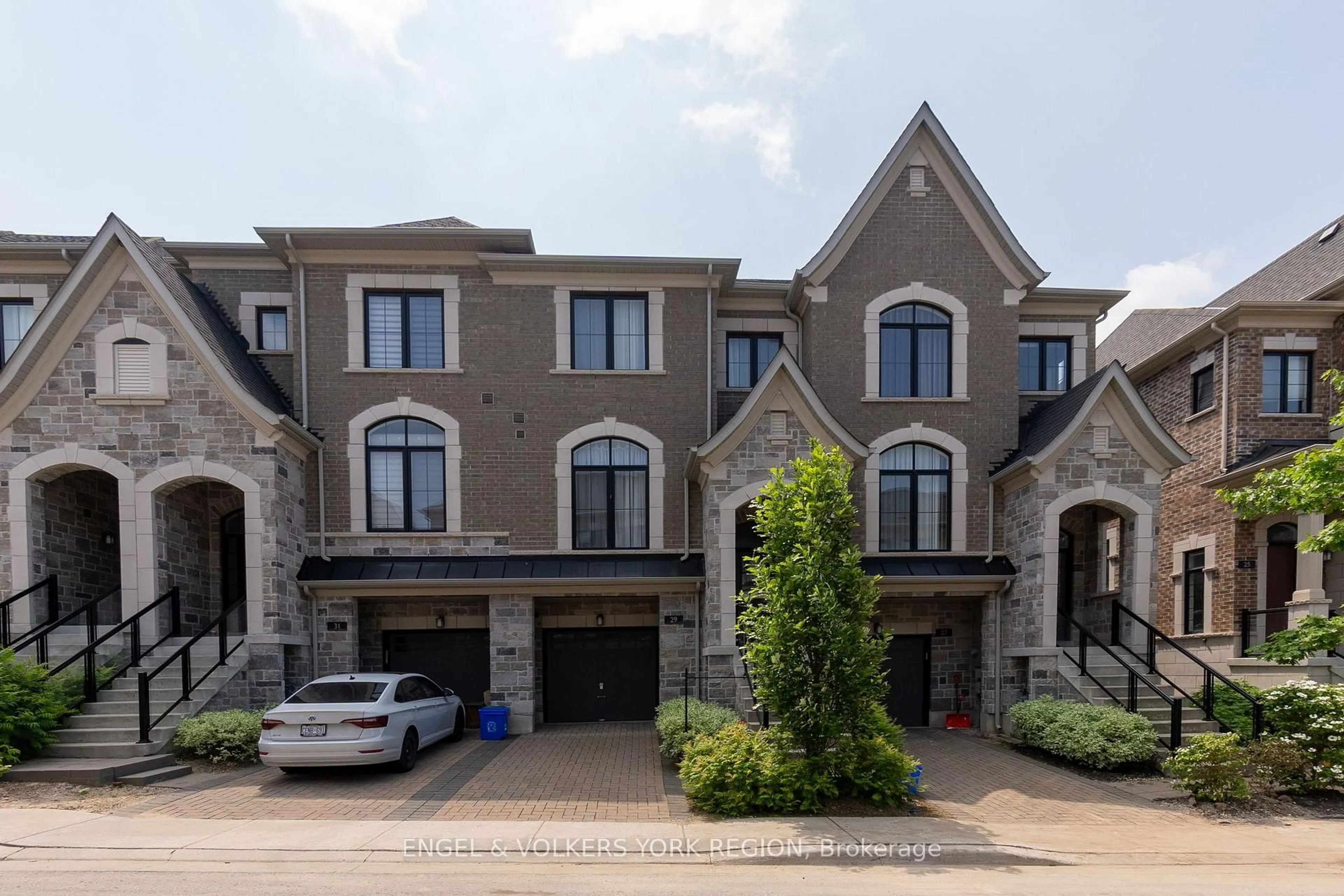 Home with brick exterior material, street for 29 Nardini Ln, Richmond Hill Ontario L4C 1C2