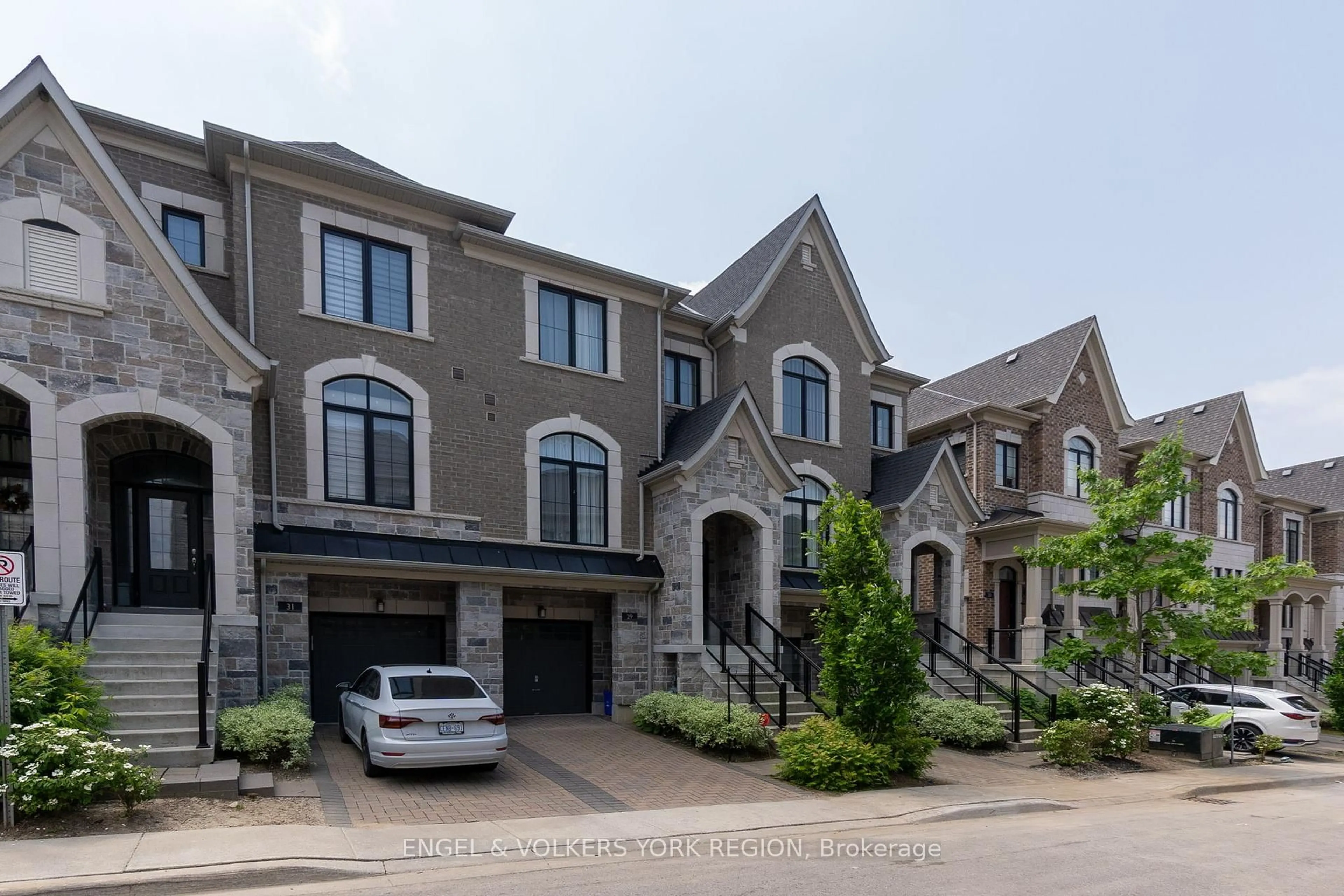 Home with brick exterior material, street for 29 Nardini Ln, Richmond Hill Ontario L4C 1C2