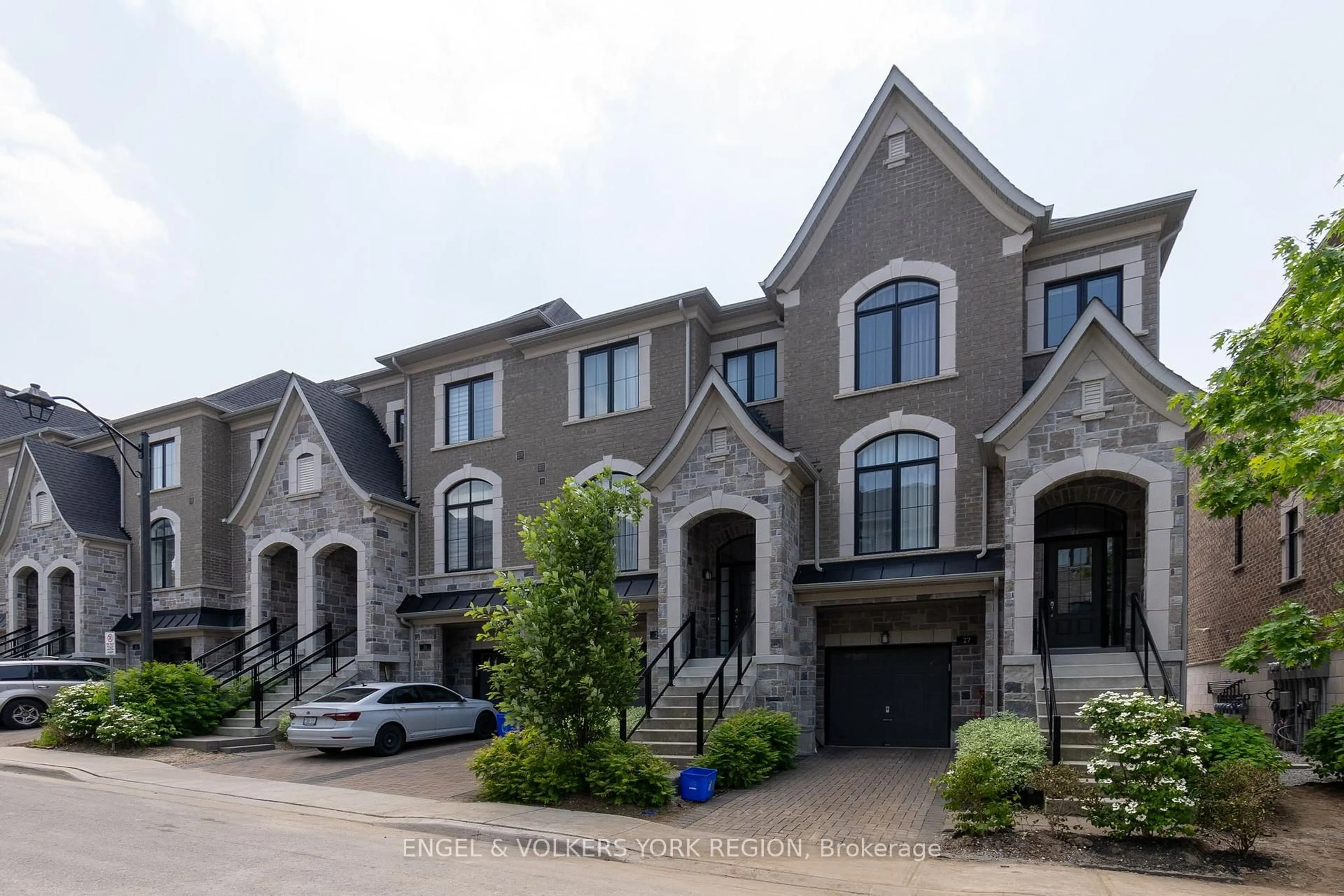Home with brick exterior material, street for 29 Nardini Ln, Richmond Hill Ontario L4C 1C2