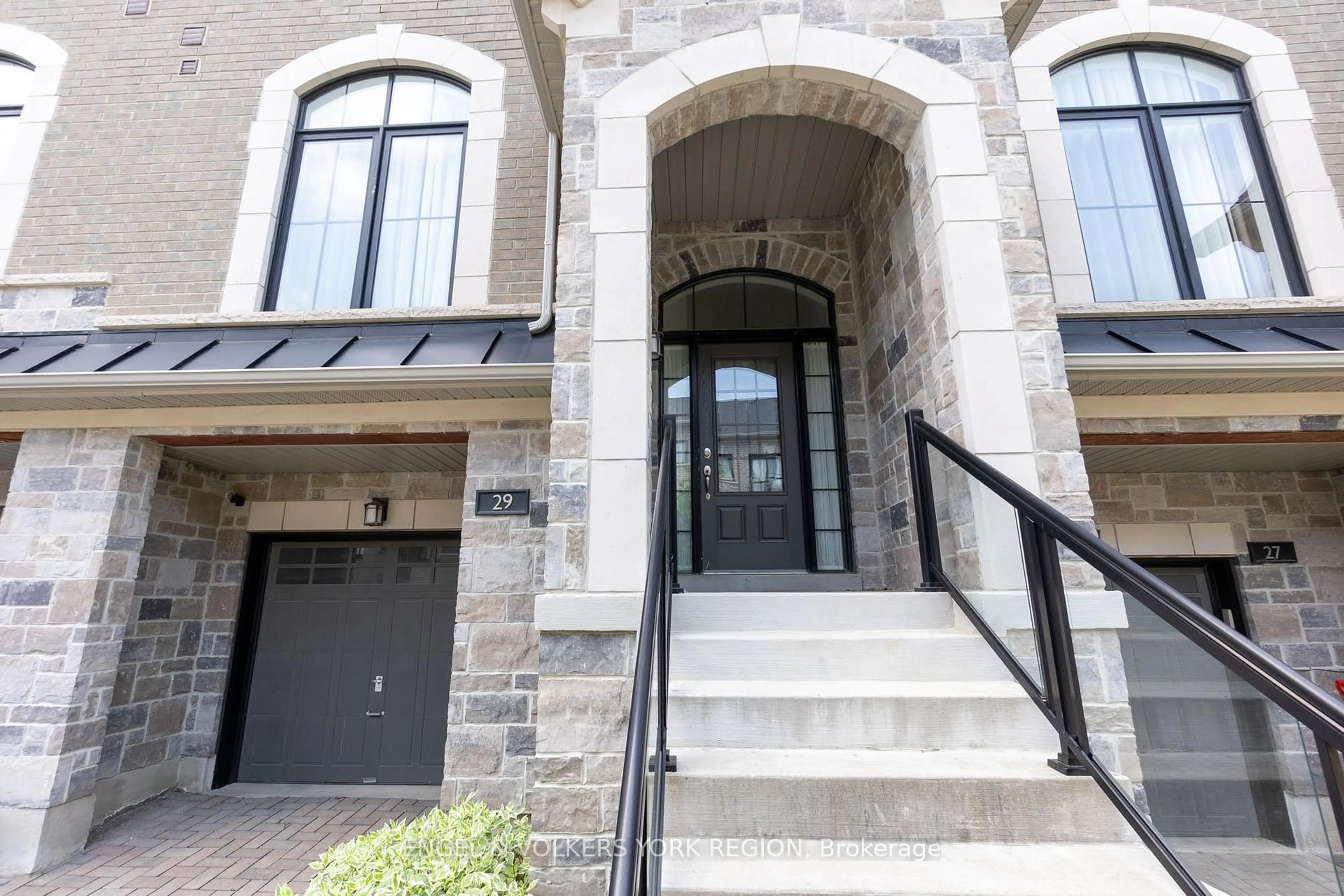 Unknown for 29 Nardini Ln, Richmond Hill Ontario L4C 1C2