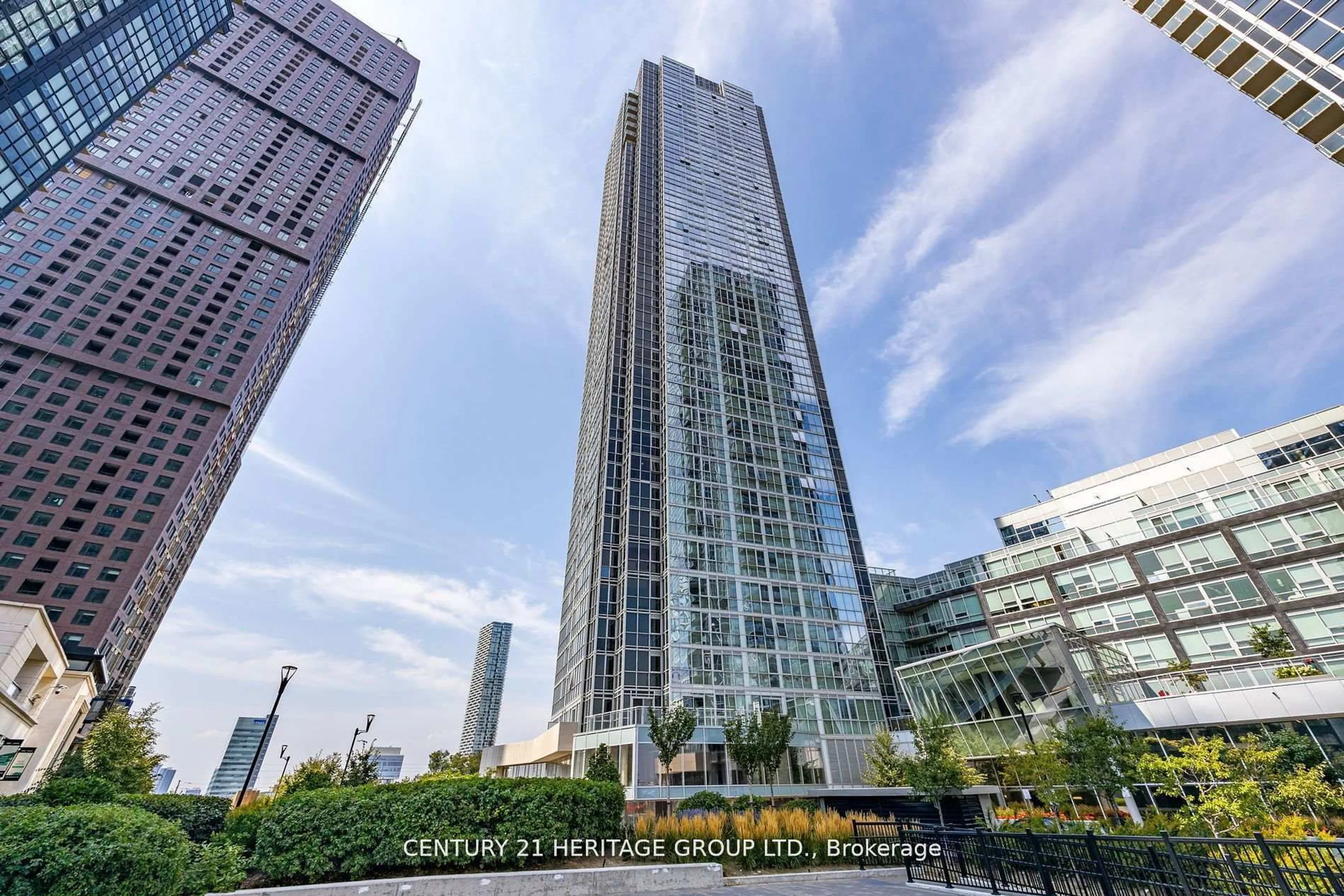 Indoor foyer for 2916 Highway 7 #1807, Vaughan Ontario L4K 0K6