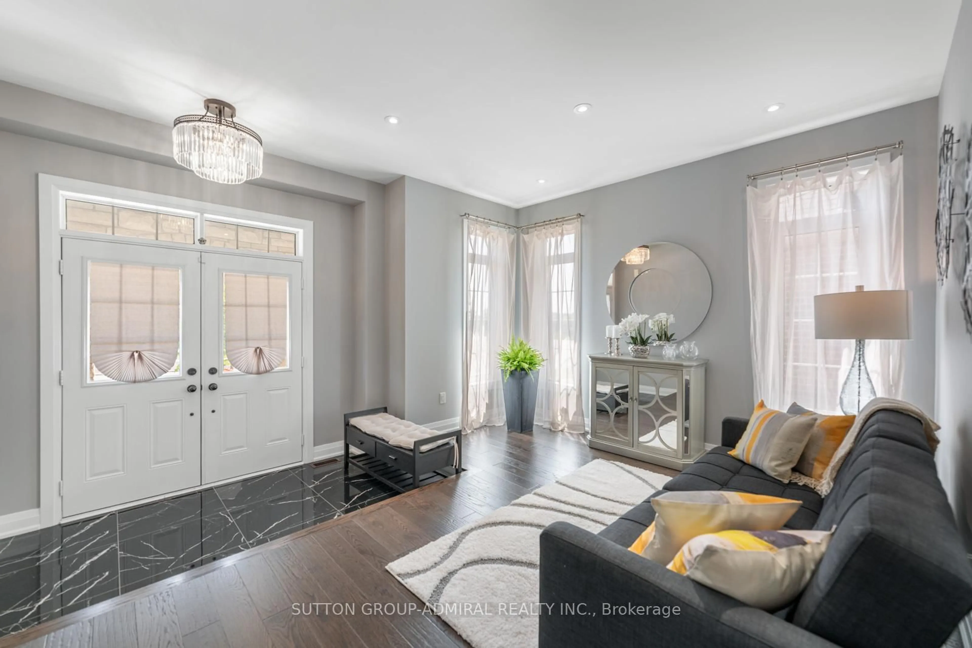 Indoor entryway for 601 Mactier Dr, Vaughan Ontario L4H 4T9