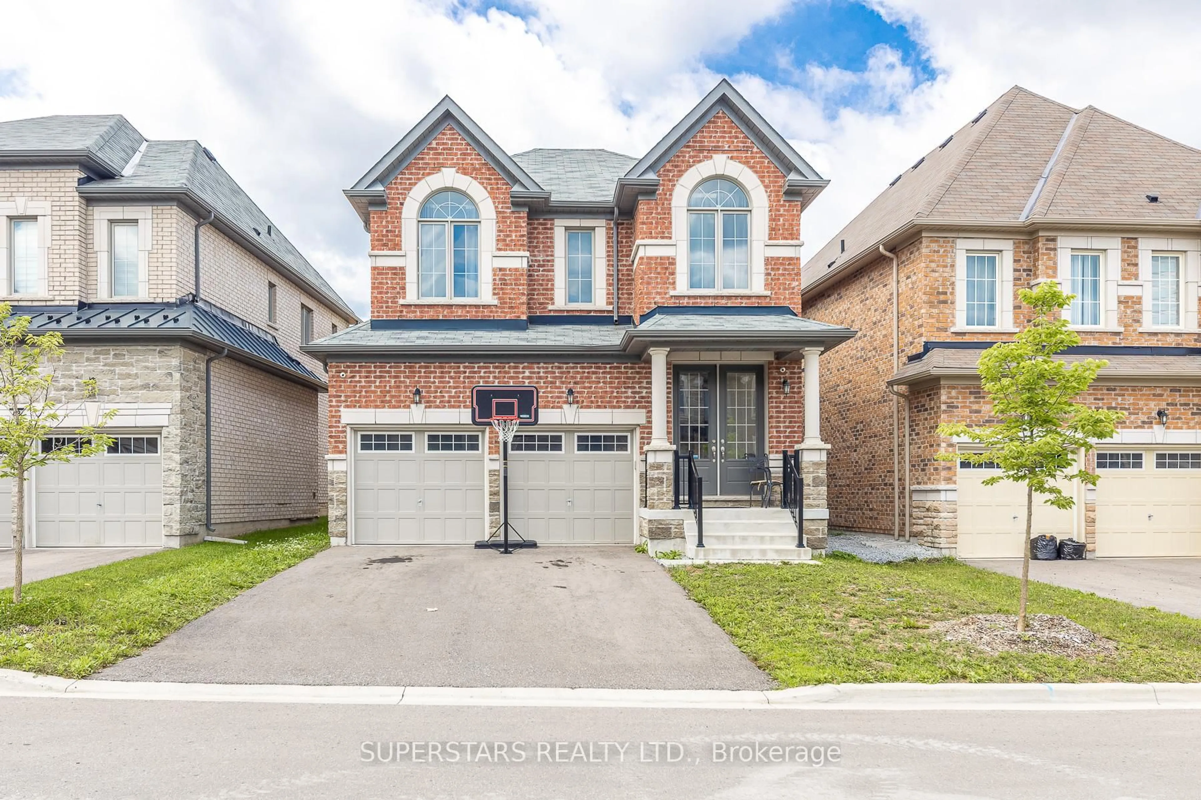 Home with brick exterior material, street for 72 Duggan St, Aurora Ontario L4G 6J1