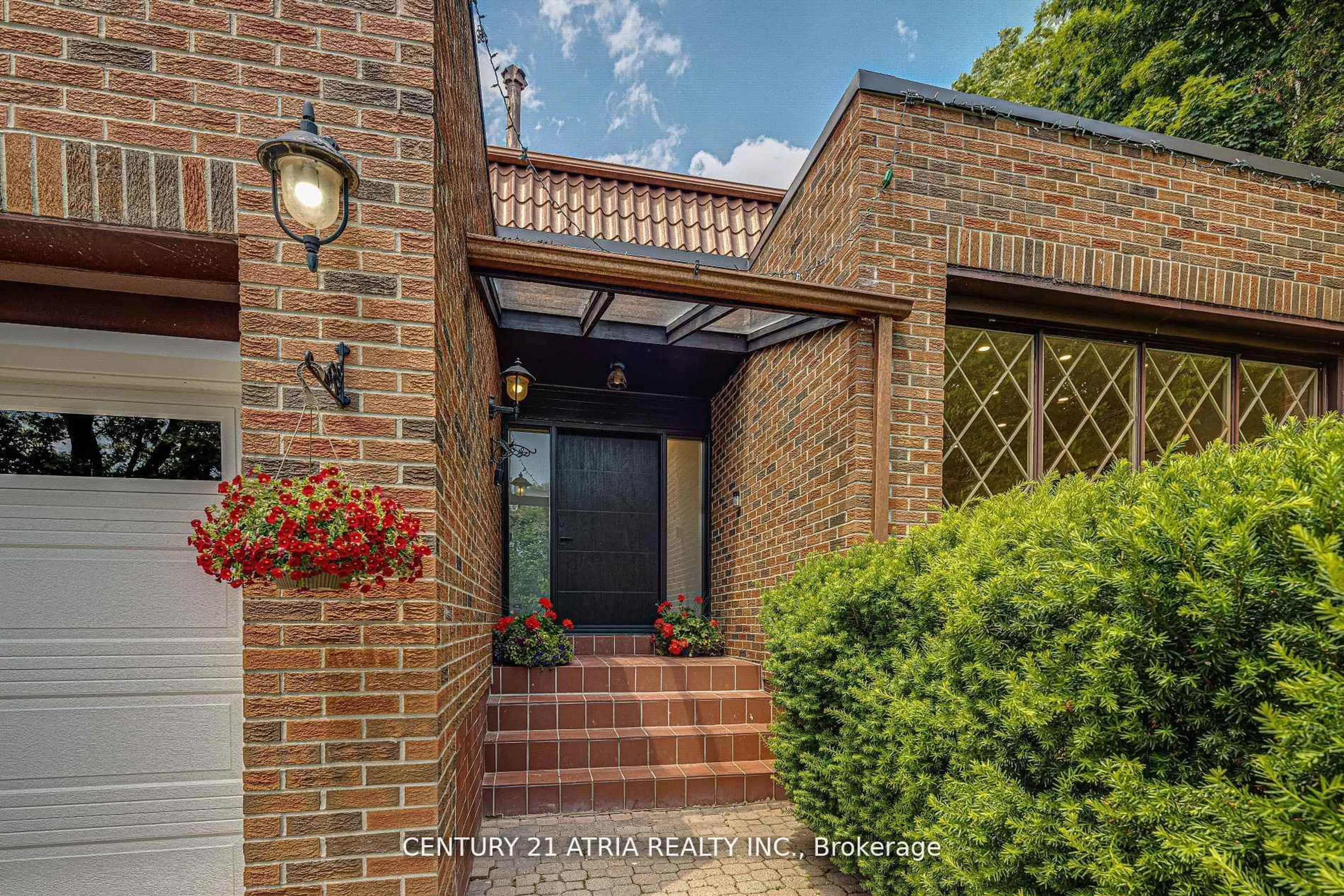 Home with brick exterior material, street for 18 Hester Crt, Markham Ontario L3T 3K5