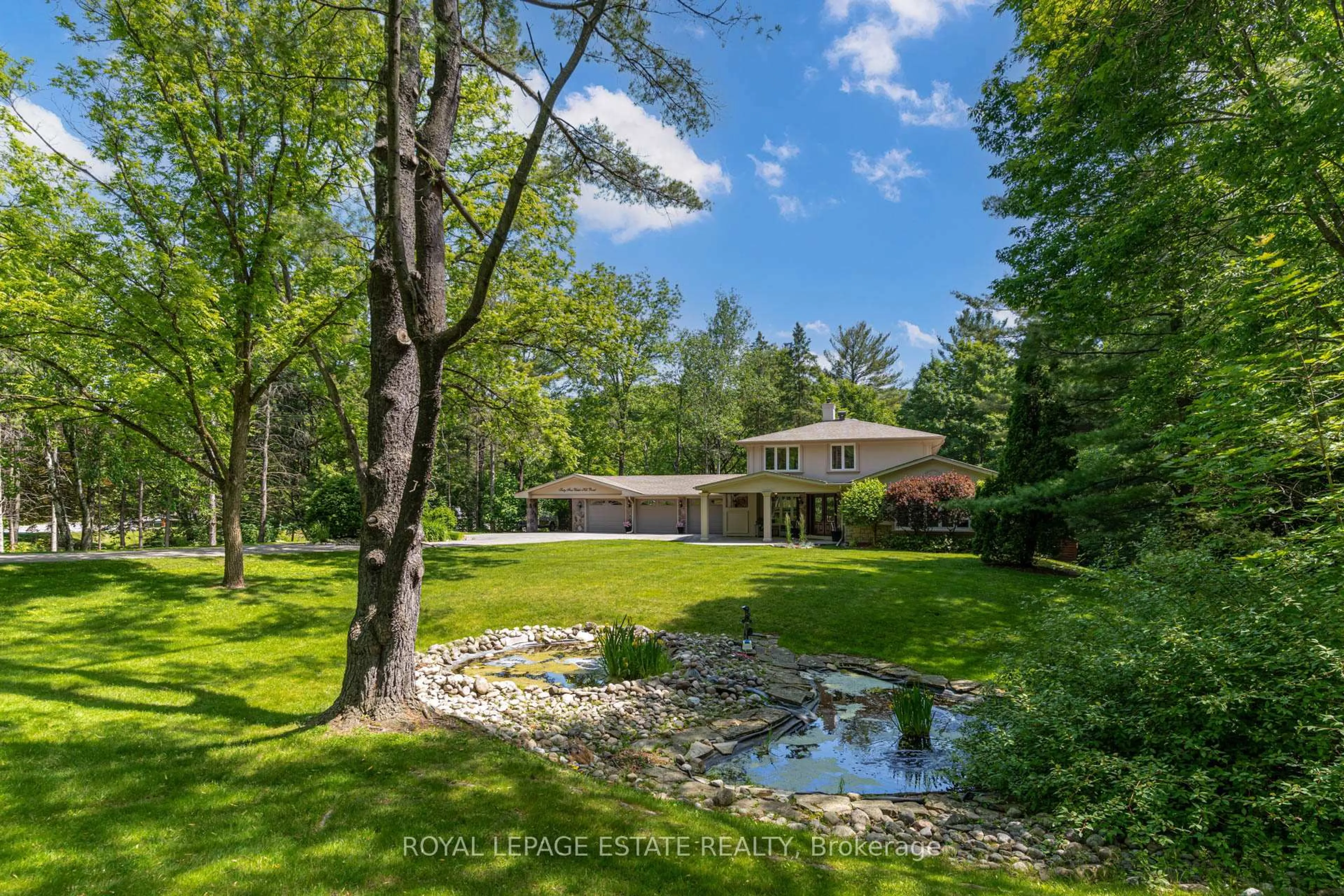 A pic from outside/outdoor area/front of a property/back of a property/a pic from drone, water/lake/river/ocean view for 65 Watch Hill Rd, King Ontario L7B 1K1