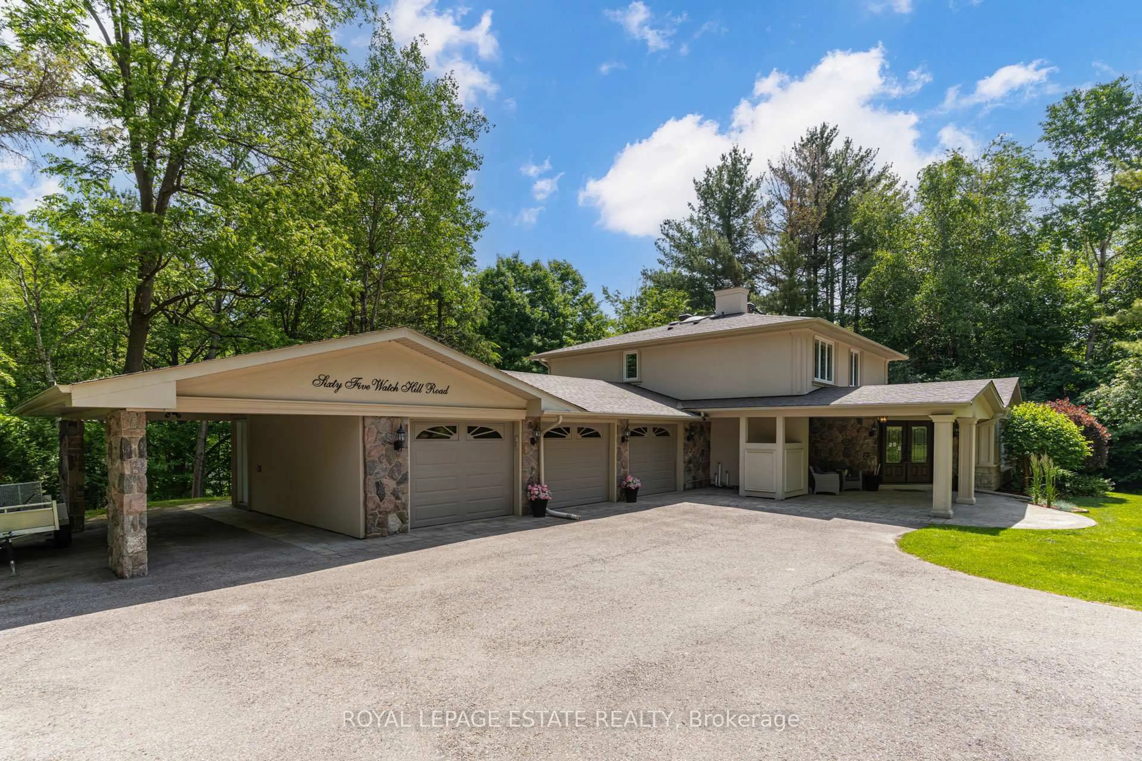 A pic from outside/outdoor area/front of a property/back of a property/a pic from drone, unknown for 65 Watch Hill Rd, King Ontario L7B 1K1