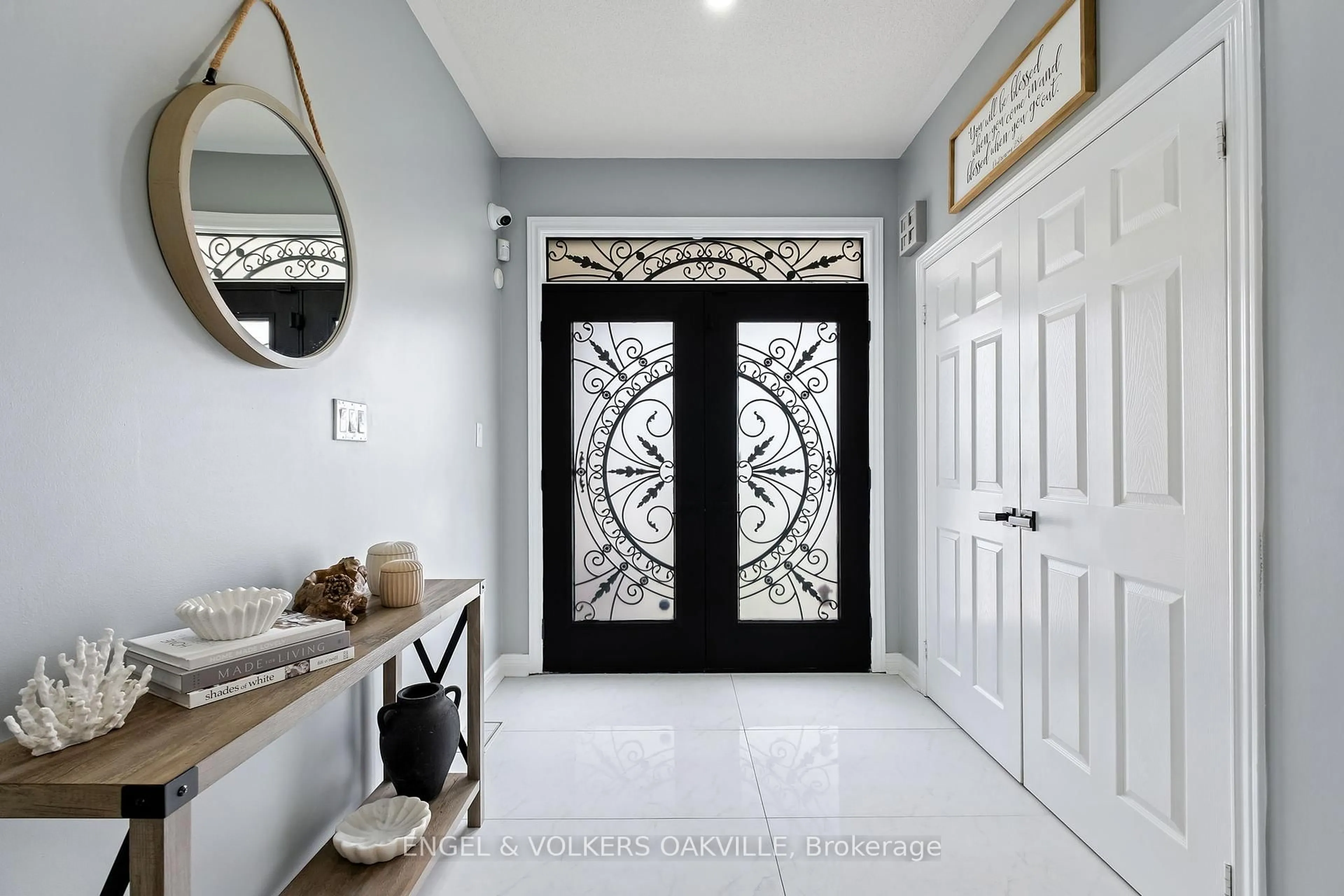 Indoor entryway for 157 Sharpe Cres, New Tecumseth Ontario L0G 1W0