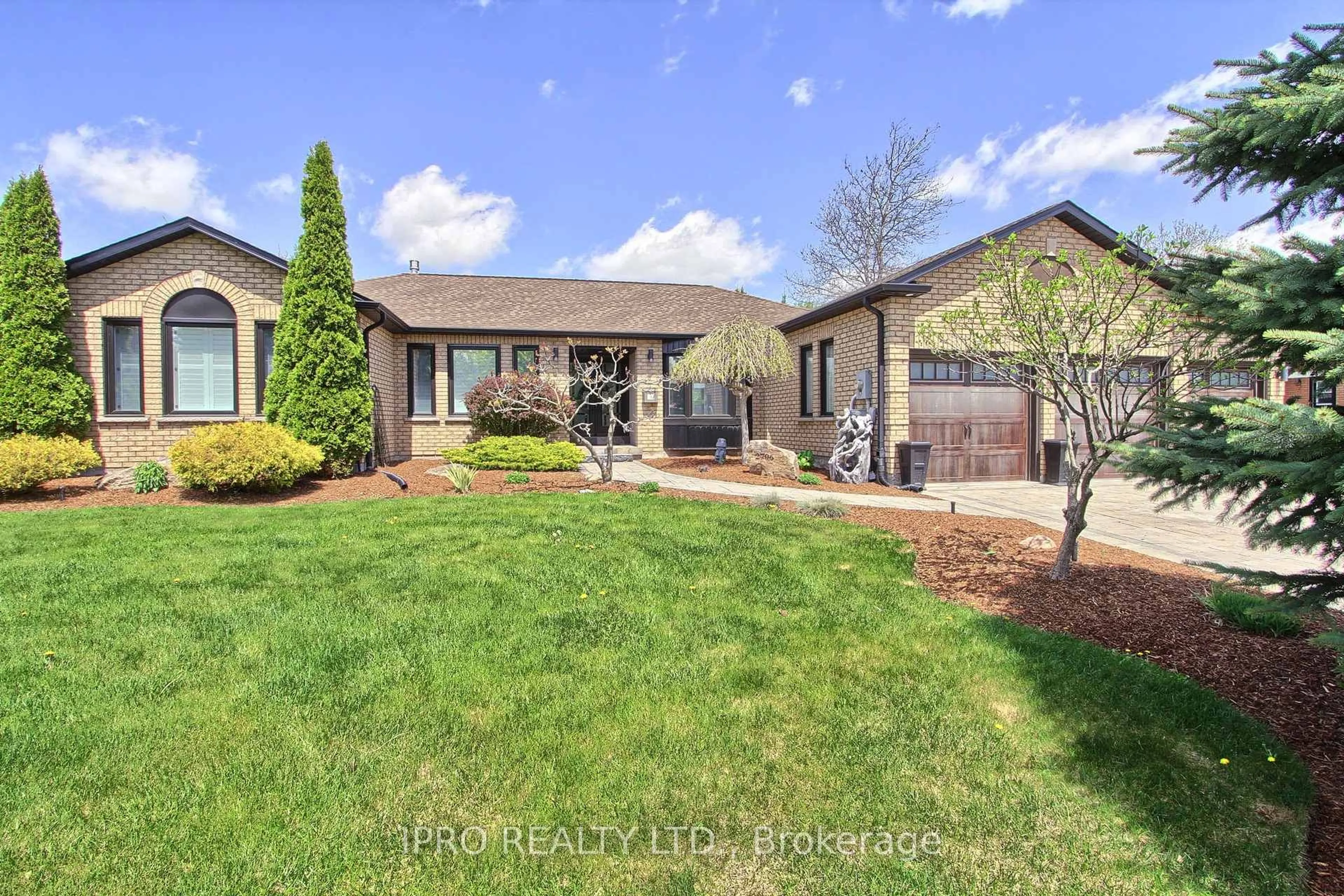 Home with brick exterior material, unknown for 2706 Shering Cres, Innisfil Ontario L9S 1H1
