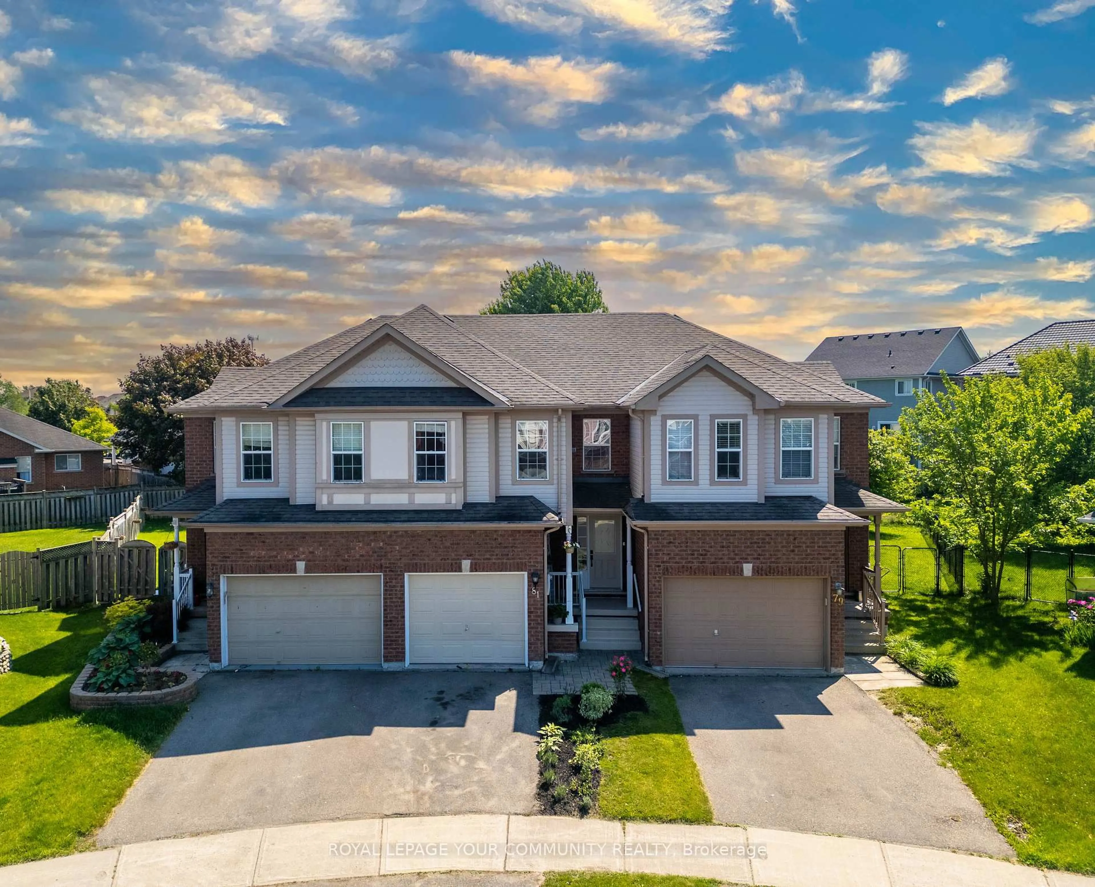 A pic from outside/outdoor area/front of a property/back of a property/a pic from drone, street for 81 Crittenden Dr, Georgina Ontario L4P 4E3