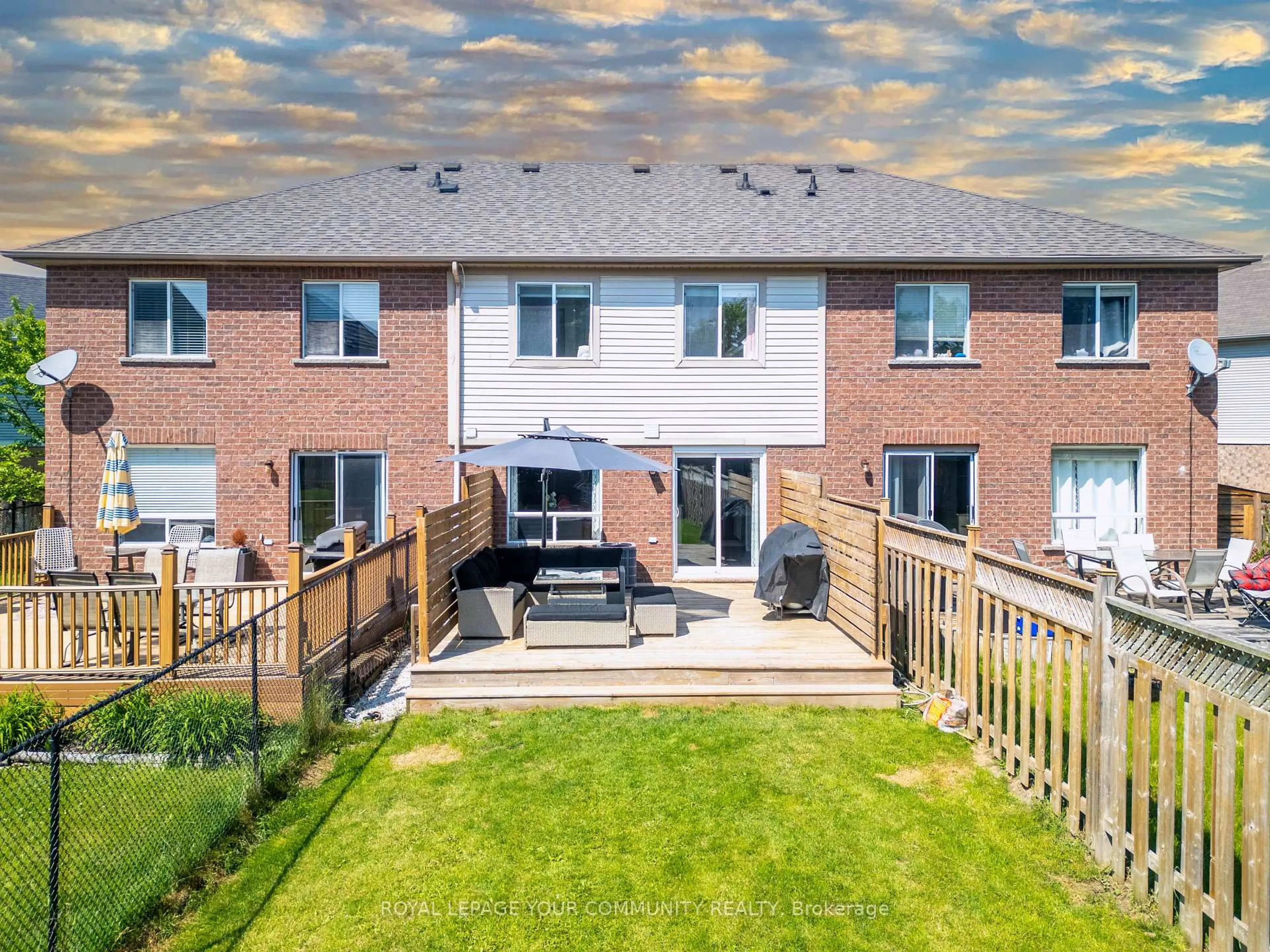 A pic from outside/outdoor area/front of a property/back of a property/a pic from drone, unknown for 81 Crittenden Dr, Georgina Ontario L4P 4E3