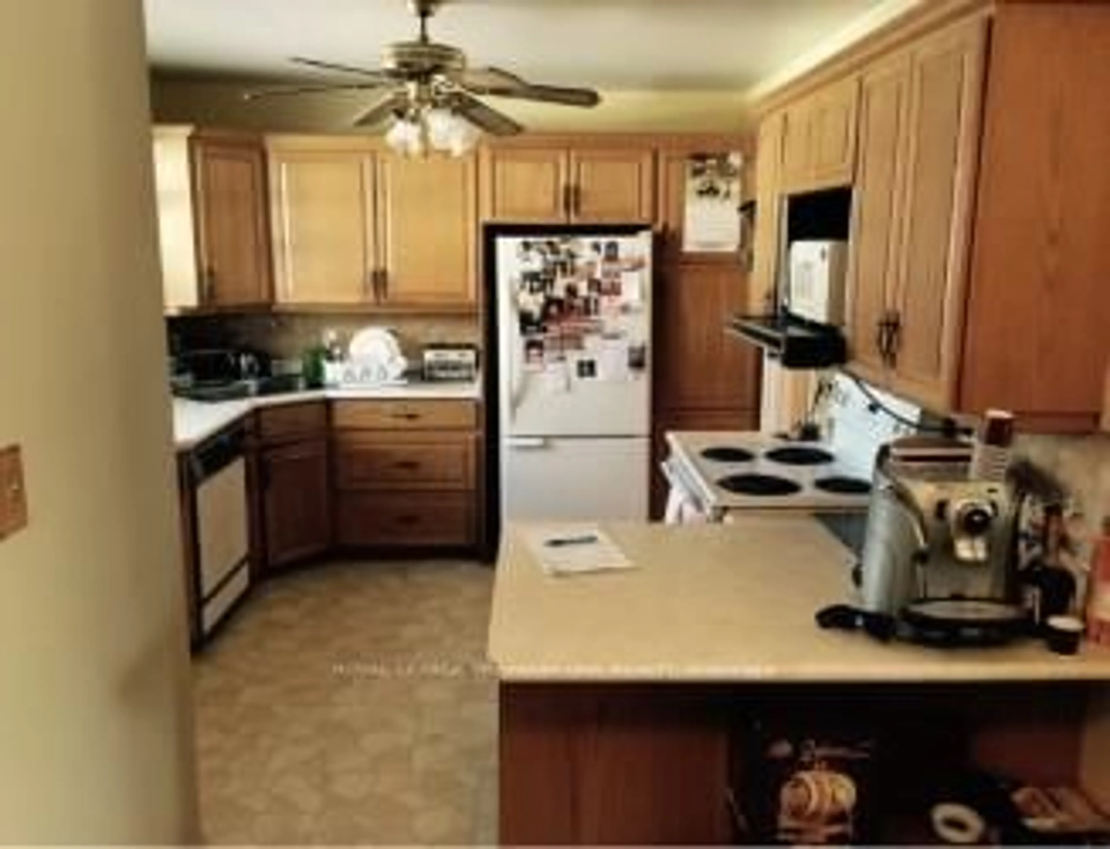 Standard kitchen, unknown for 142 Kingslynn Dr, King Ontario L7B 1H1