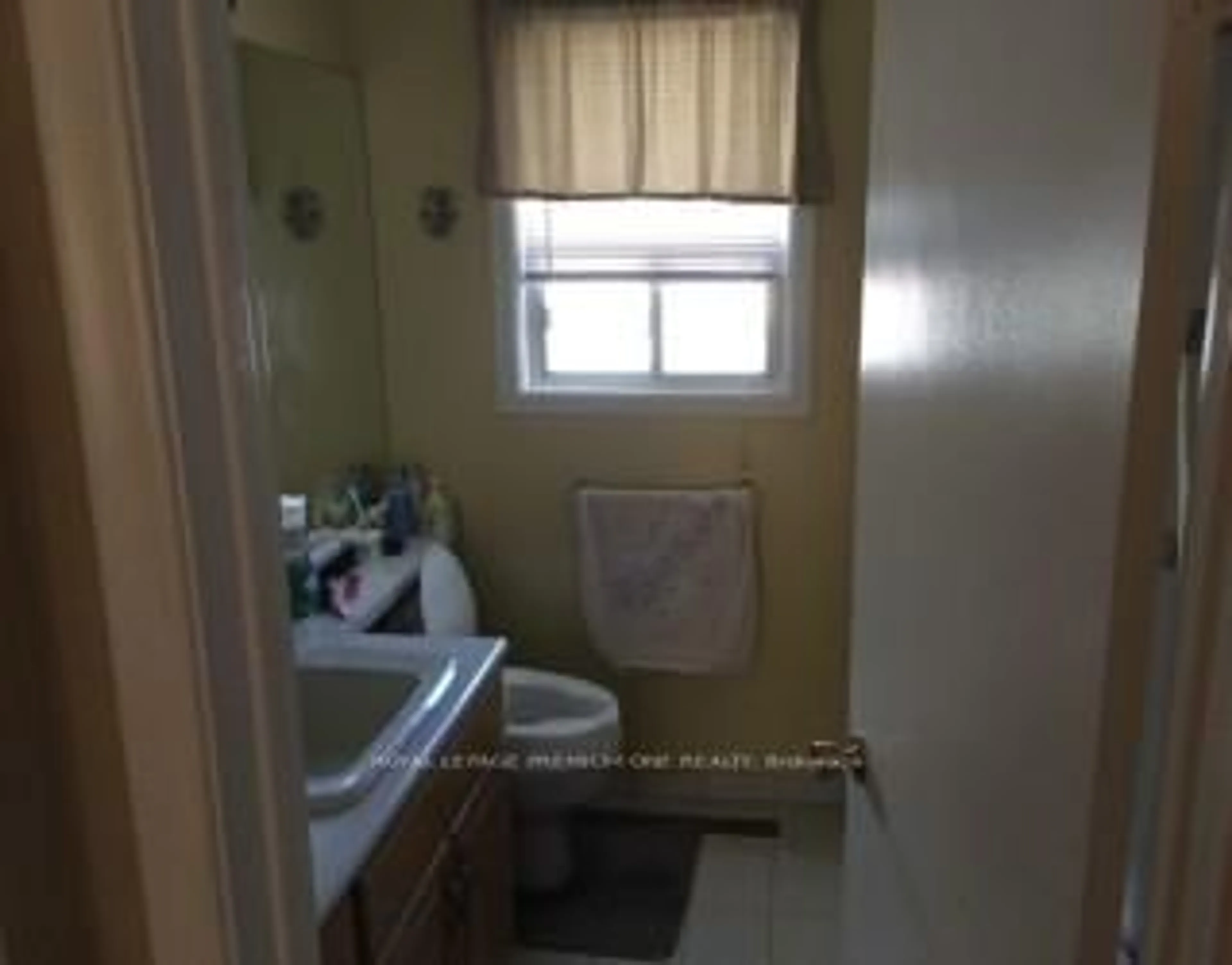 A pic of a room for 142 Kingslynn Dr, King Ontario L7B 1H1