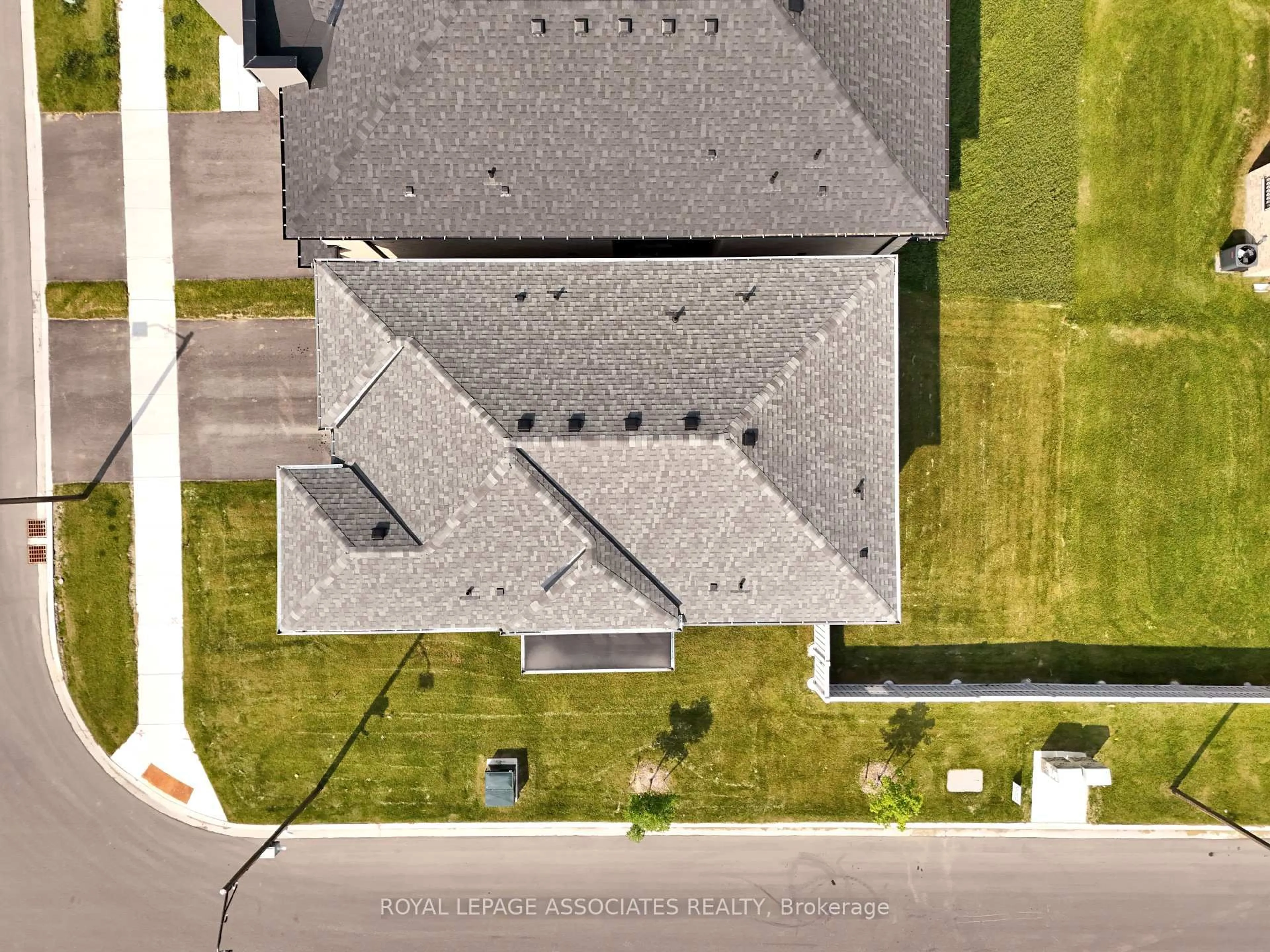 A pic from outside/outdoor area/front of a property/back of a property/a pic from drone, street for 375 Boundary Blvd, Whitchurch-Stouffville Ontario L4A 5E2