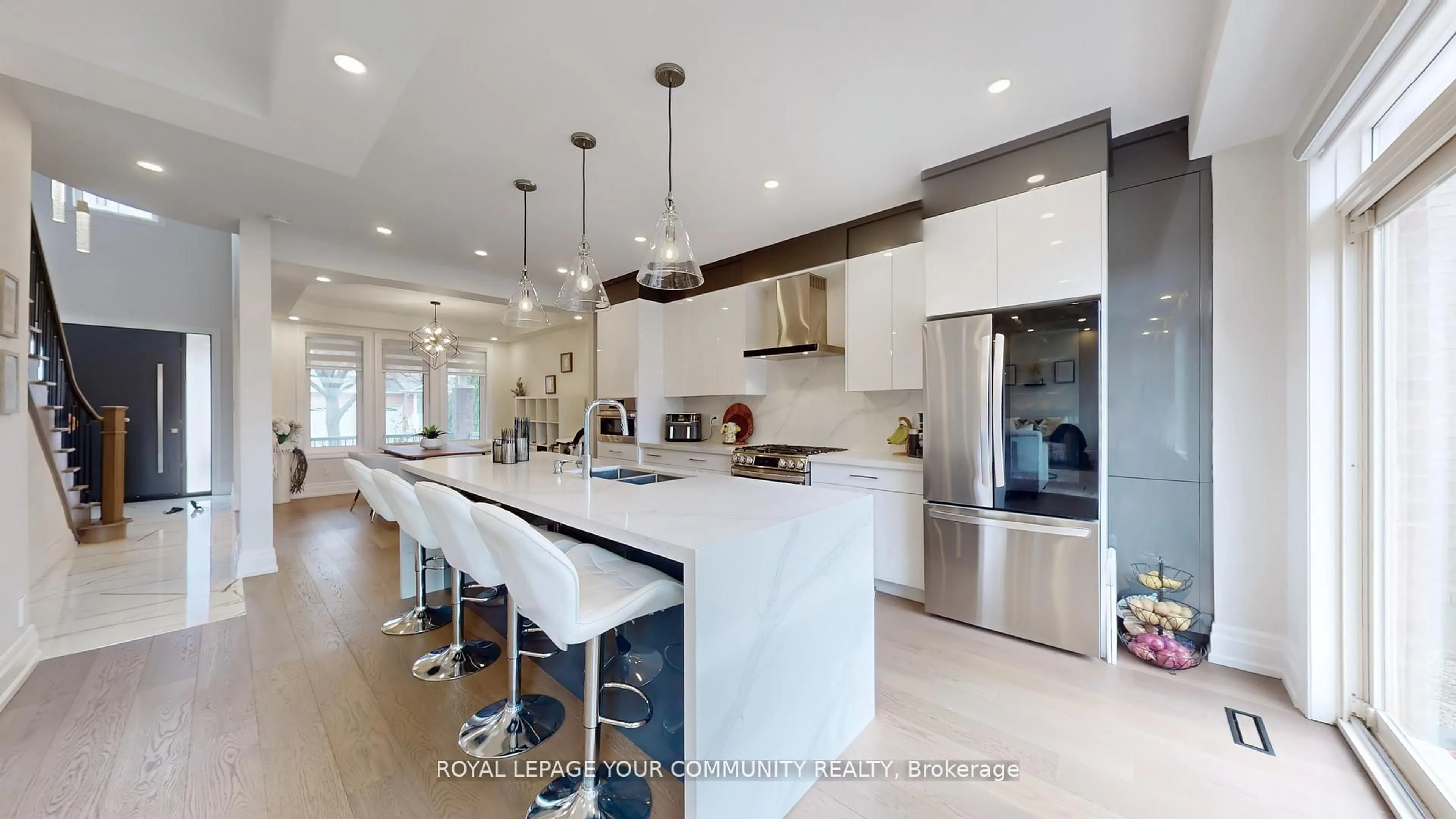 Contemporary kitchen, ceramic/tile floor for 100 Grand Oak Dr, Richmond Hill Ontario L4E 4A6