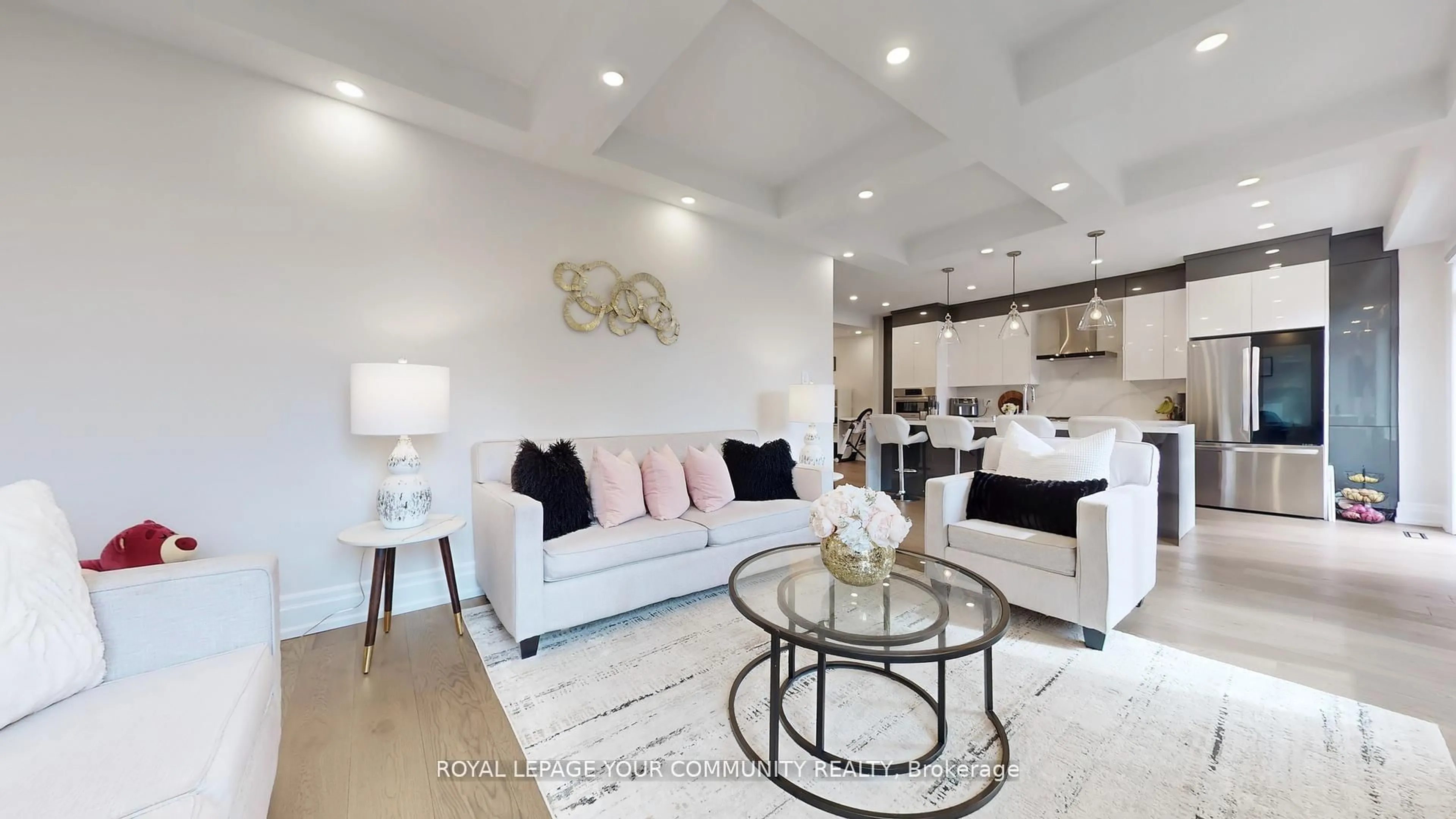 Living room with furniture, unknown for 100 Grand Oak Dr, Richmond Hill Ontario L4E 4A6