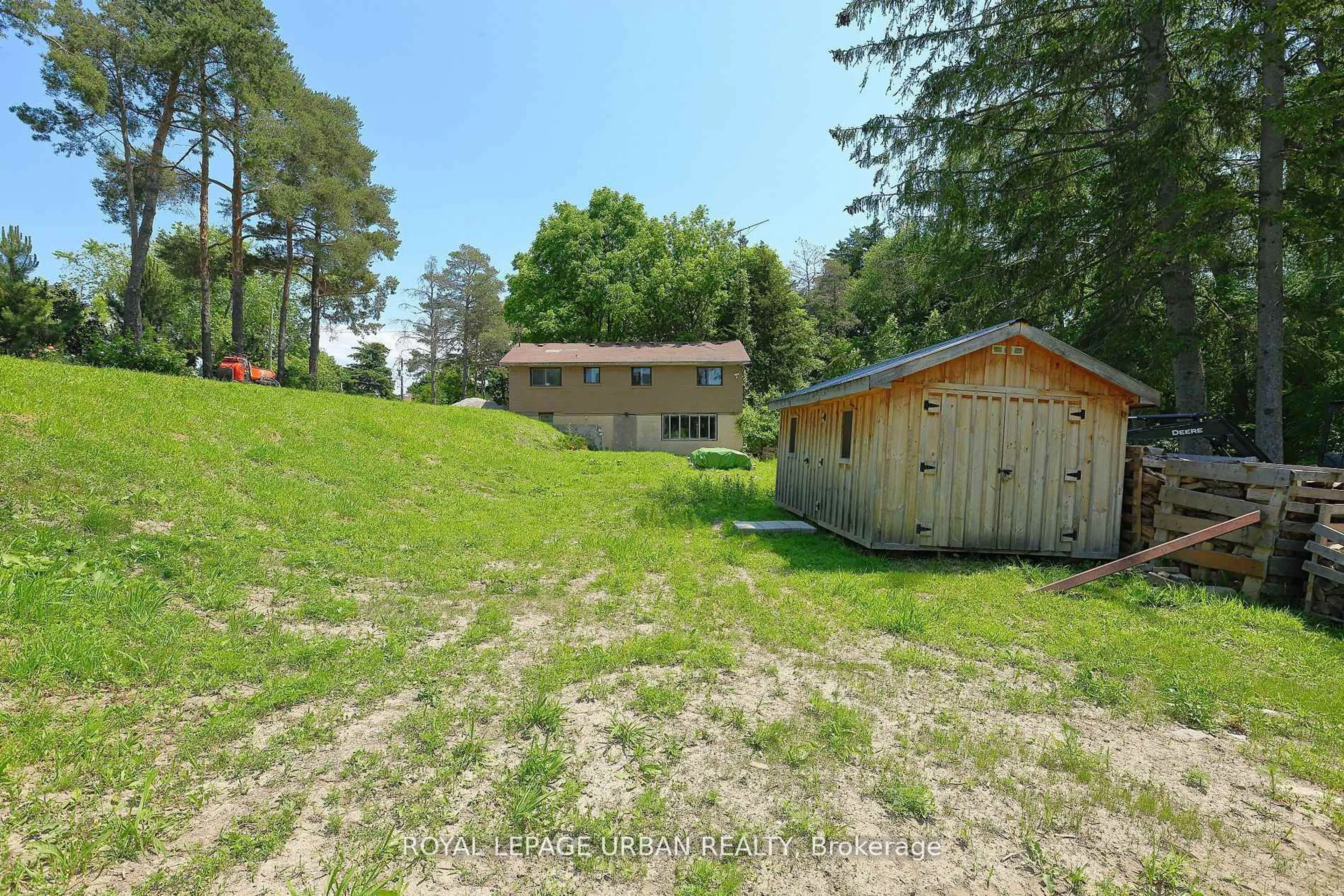A pic from outside/outdoor area/front of a property/back of a property/a pic from drone, unknown for 7 Birch Ave, Richmond Hill Ontario L4C 6C6