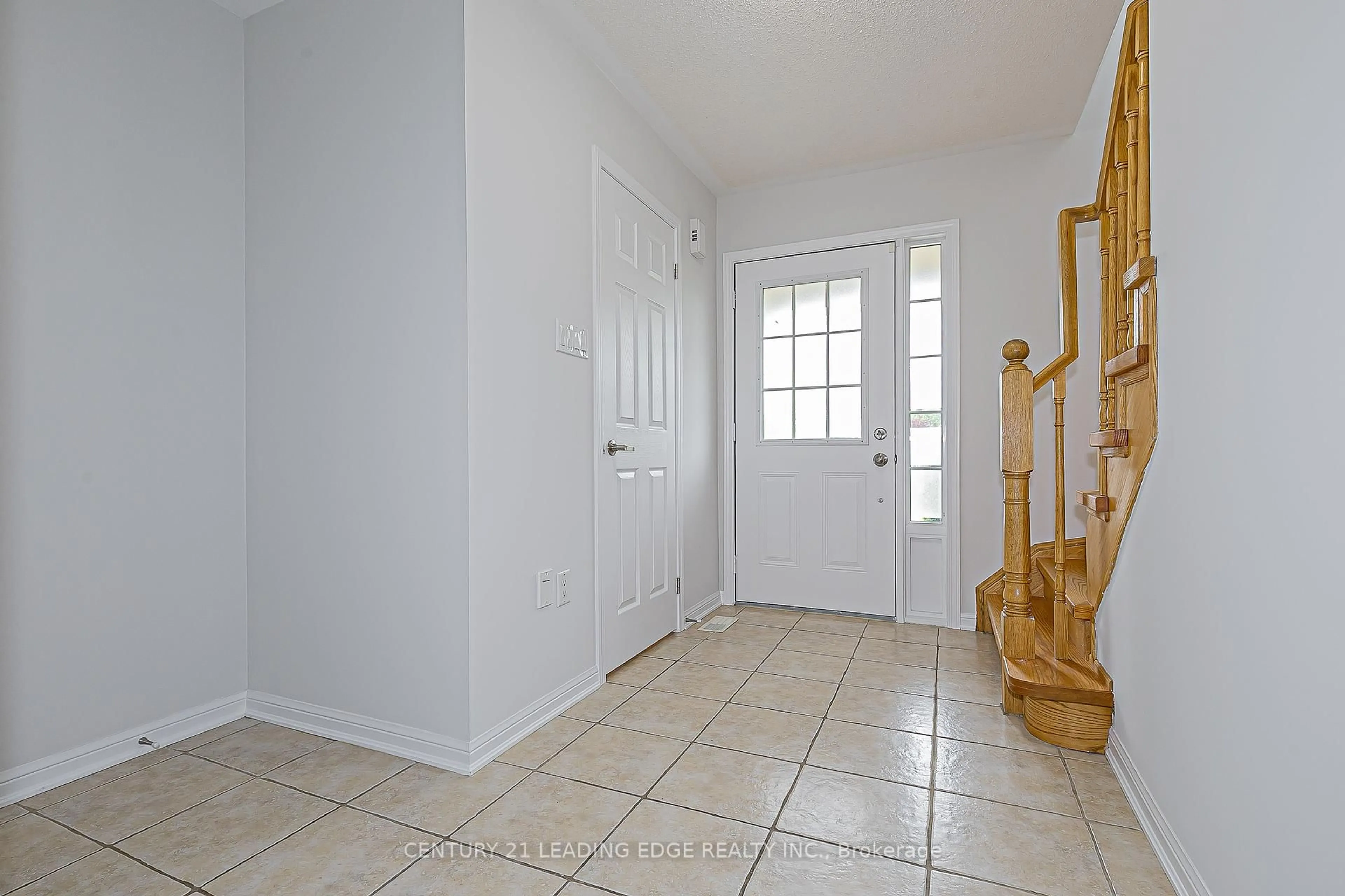 Indoor entryway for 30 Kartok Ave, Whitchurch-Stouffville Ontario L4A 0R2