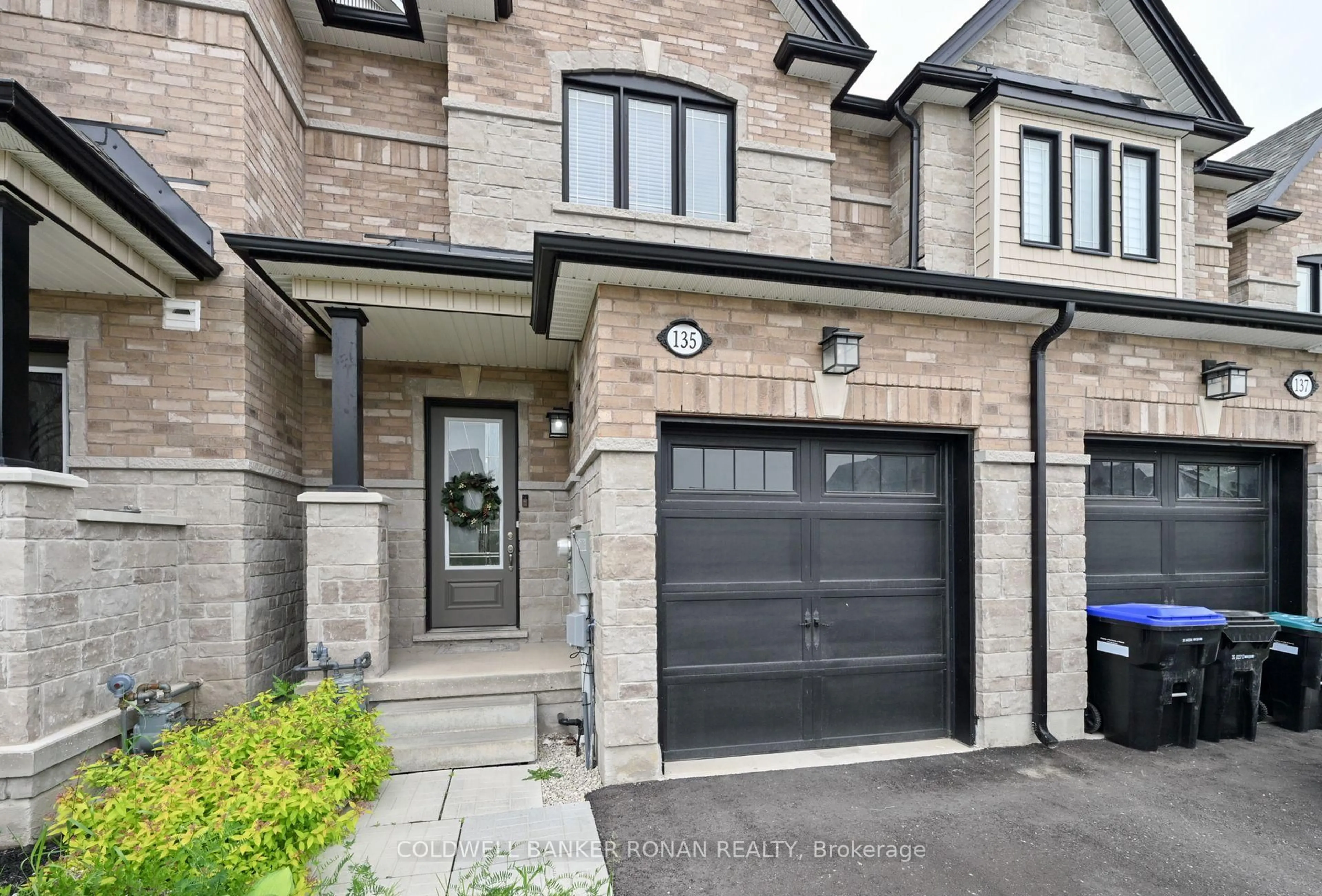 Home with brick exterior material, street for 135 Walker Blvd, New Tecumseth Ontario L9R 0R2