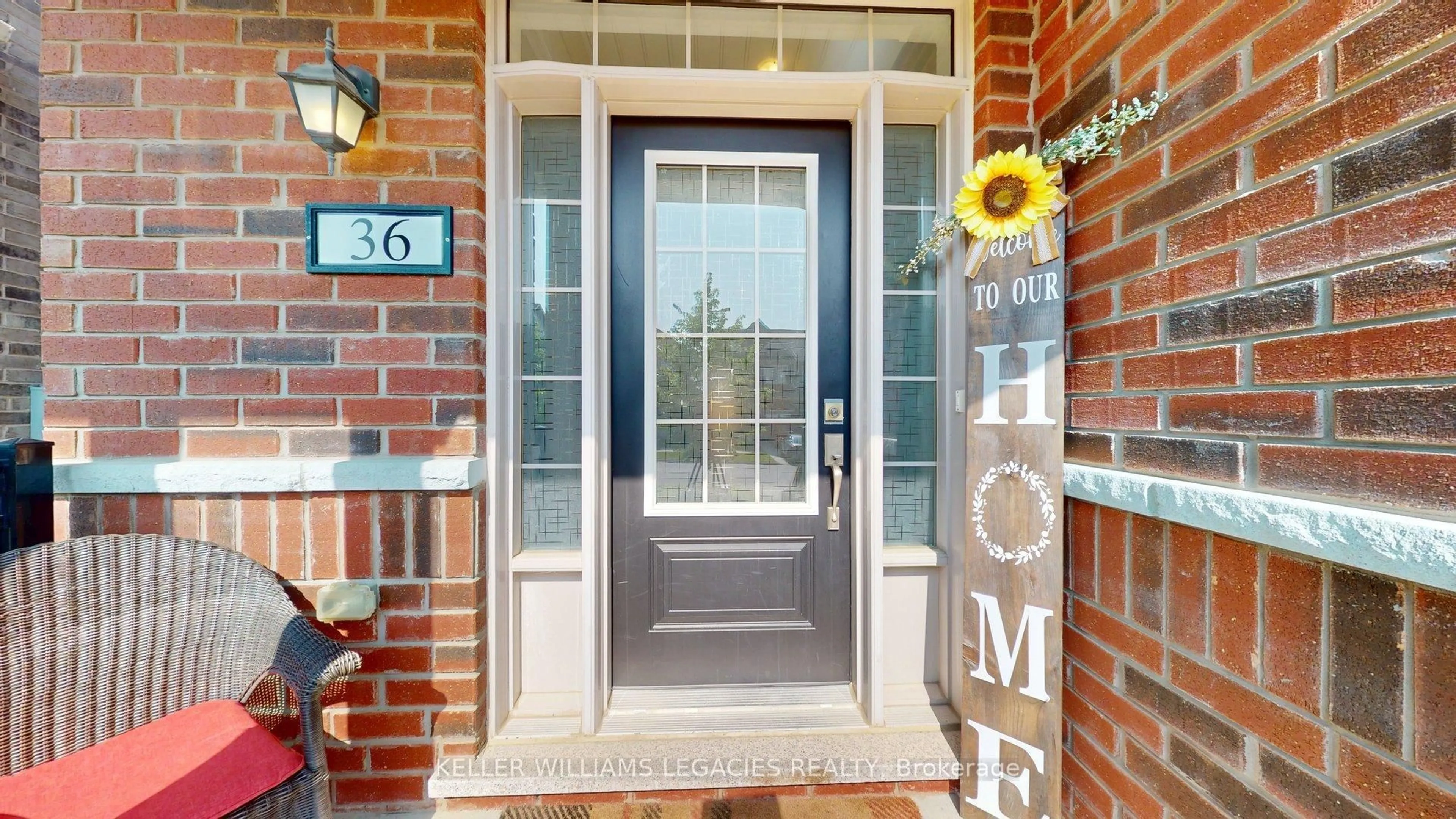 Indoor entryway for 36 Donnan Dr, New Tecumseth Ontario L0G 1W0