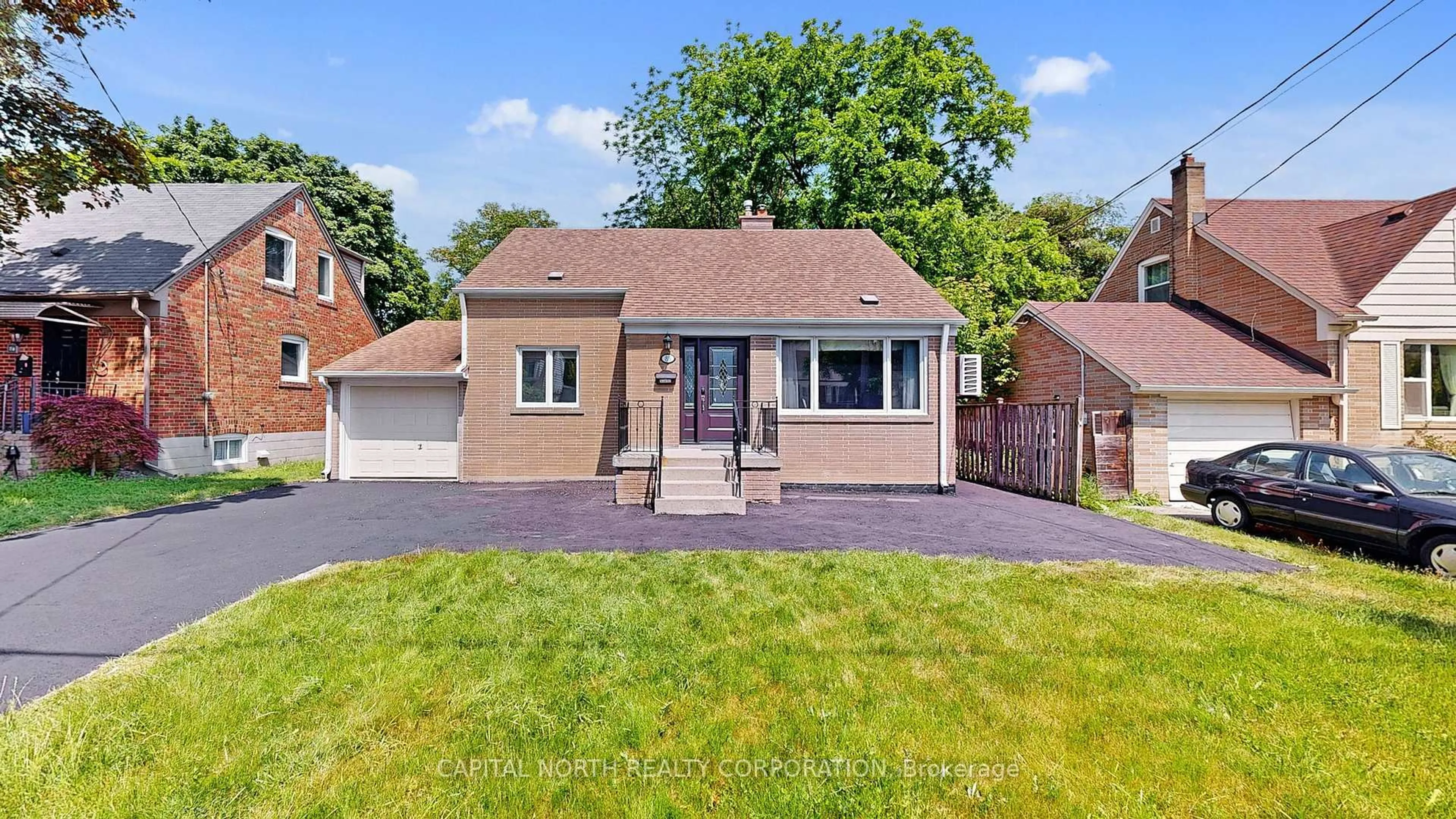 Home with brick exterior material, street for 85 Lawrence Ave, Richmond Hill Ontario L4C 1Z2