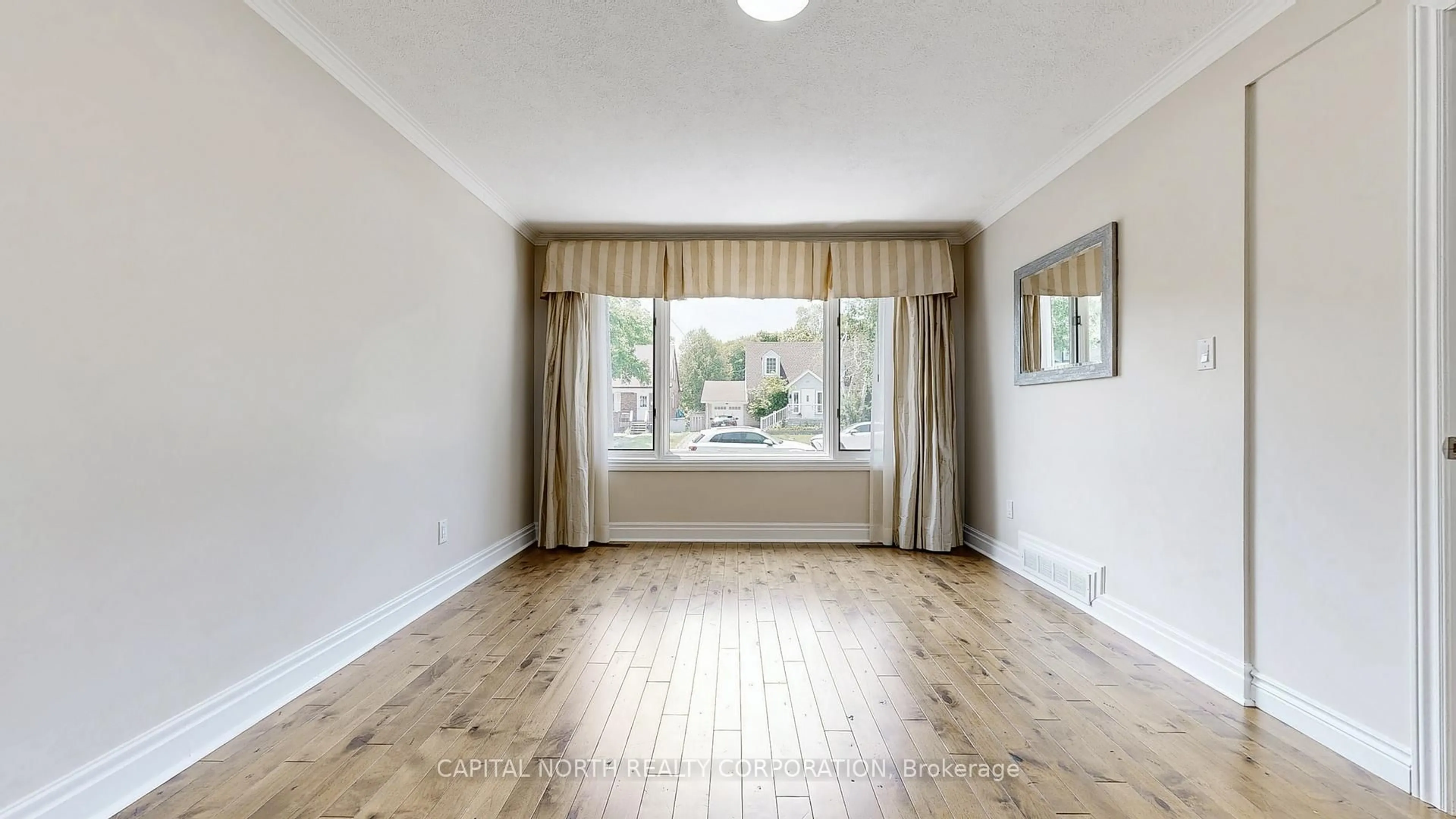 A pic of a room for 85 Lawrence Ave, Richmond Hill Ontario L4C 1Z2