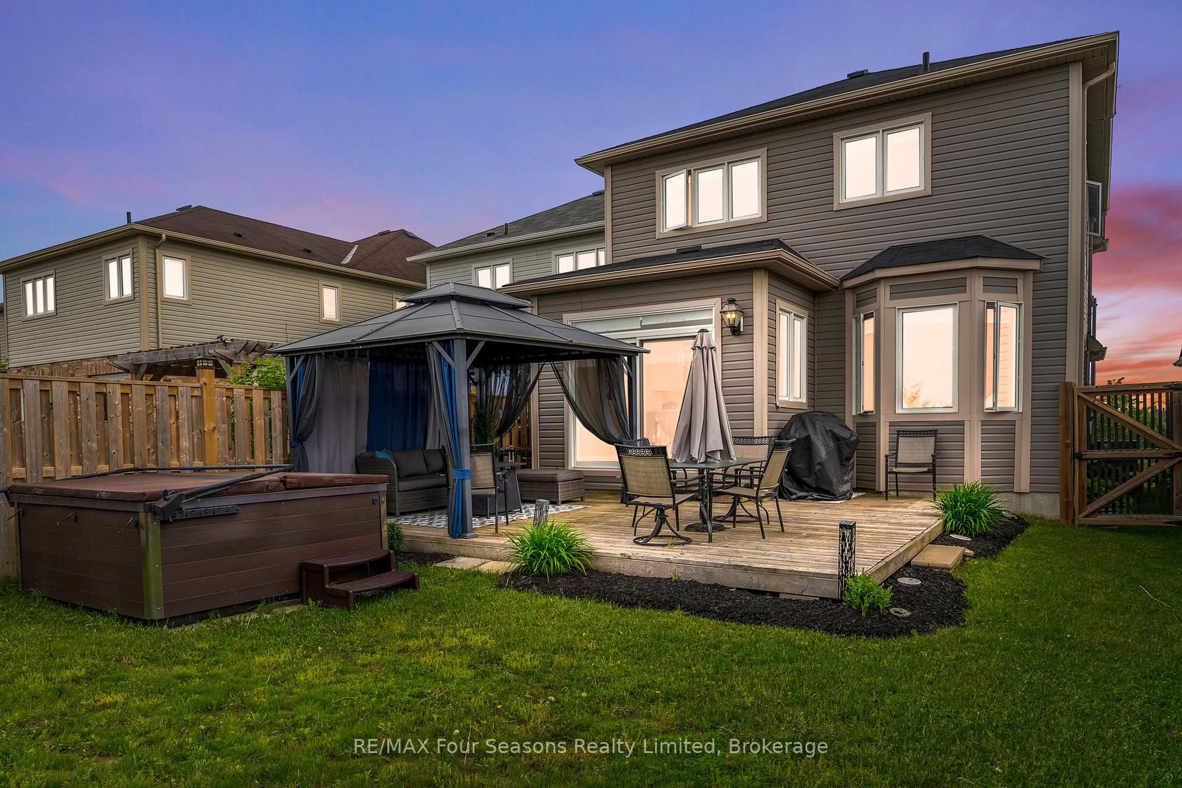 Patio, street for 29 Wagner Cres, Essa Ontario L3W 0R5