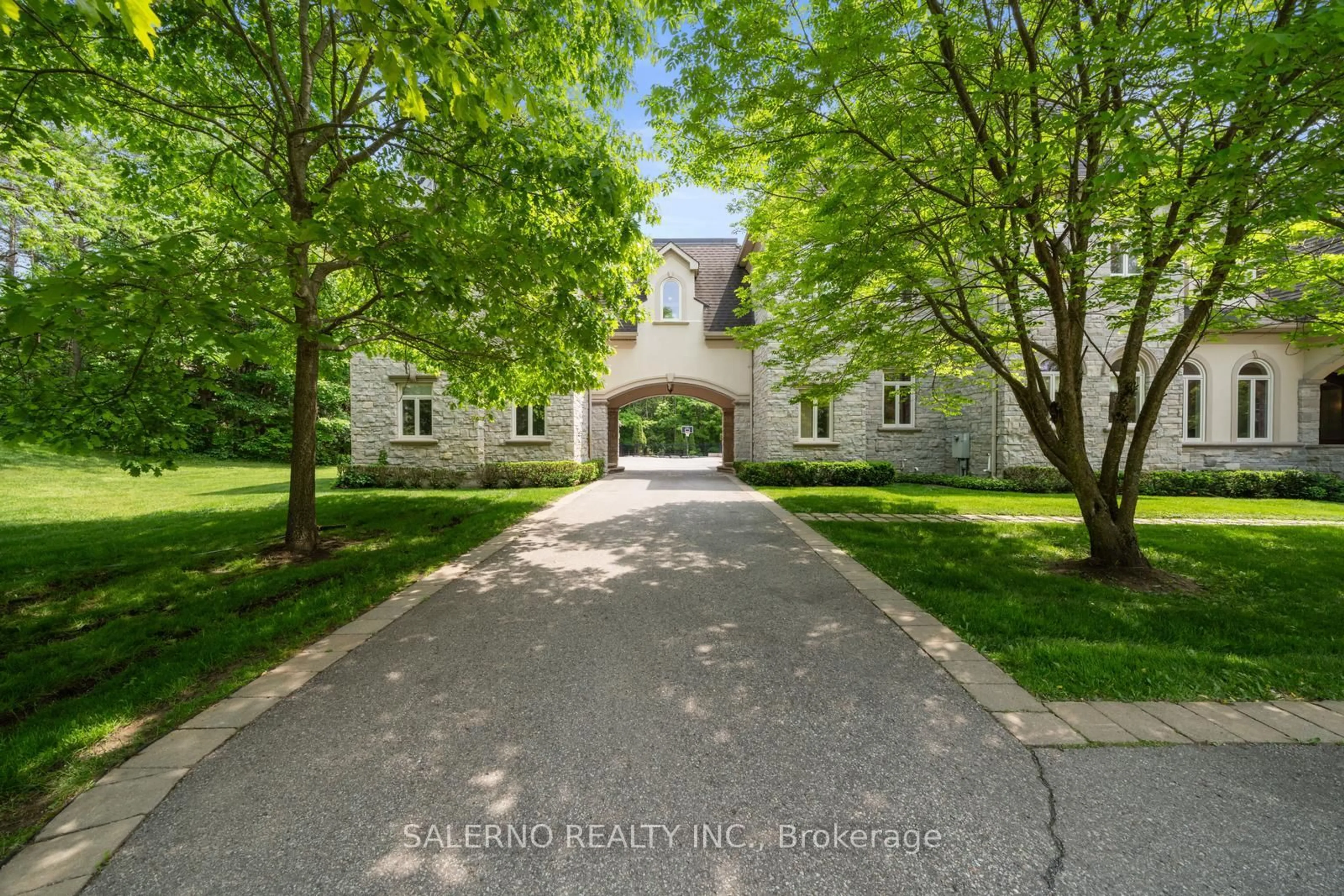 A pic from outside/outdoor area/front of a property/back of a property/a pic from drone, street for 55 Greenvalley Circ, Whitchurch-Stouffville Ontario L4A 2L4