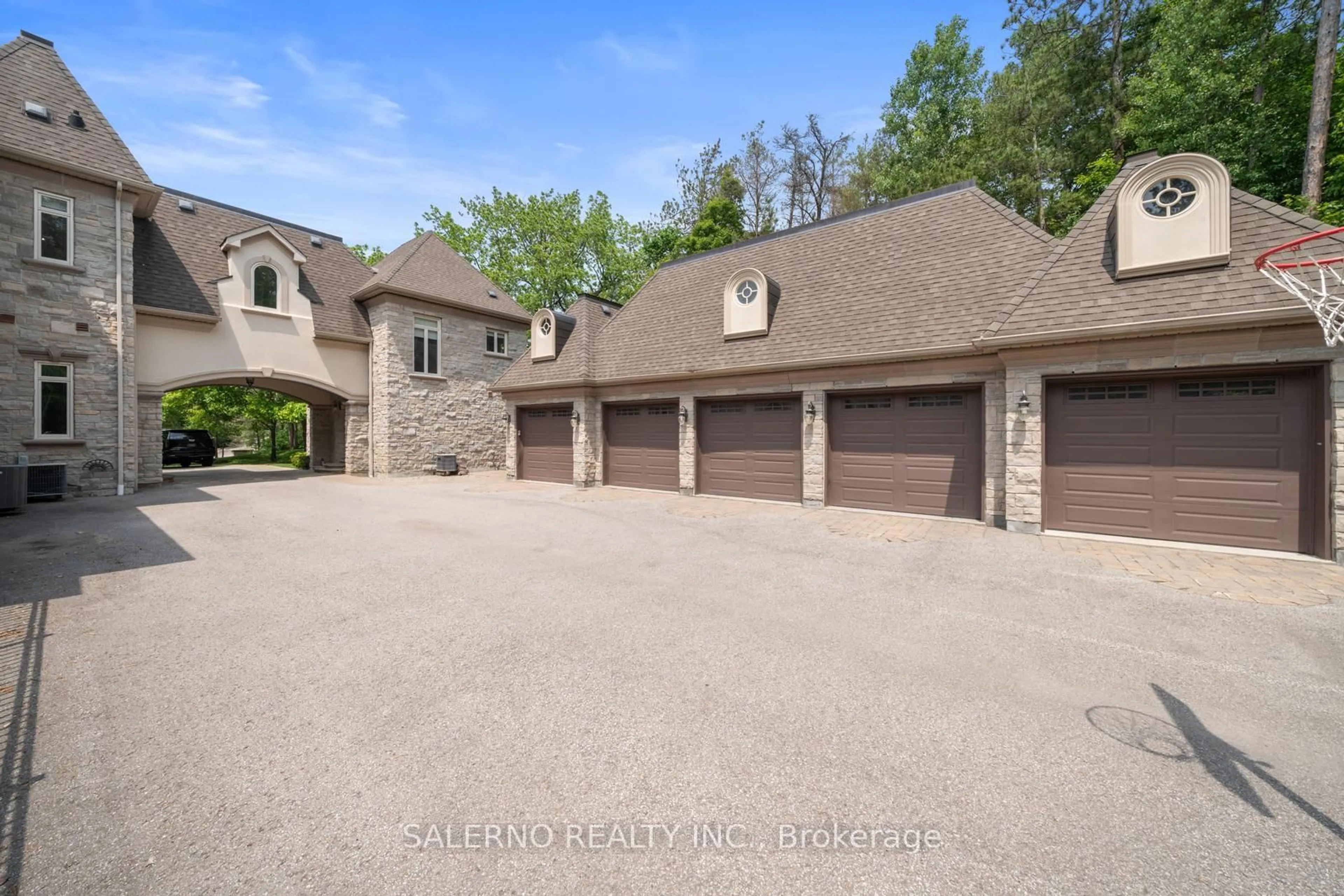 Indoor garage for 55 Greenvalley Circ, Whitchurch-Stouffville Ontario L4A 2L4