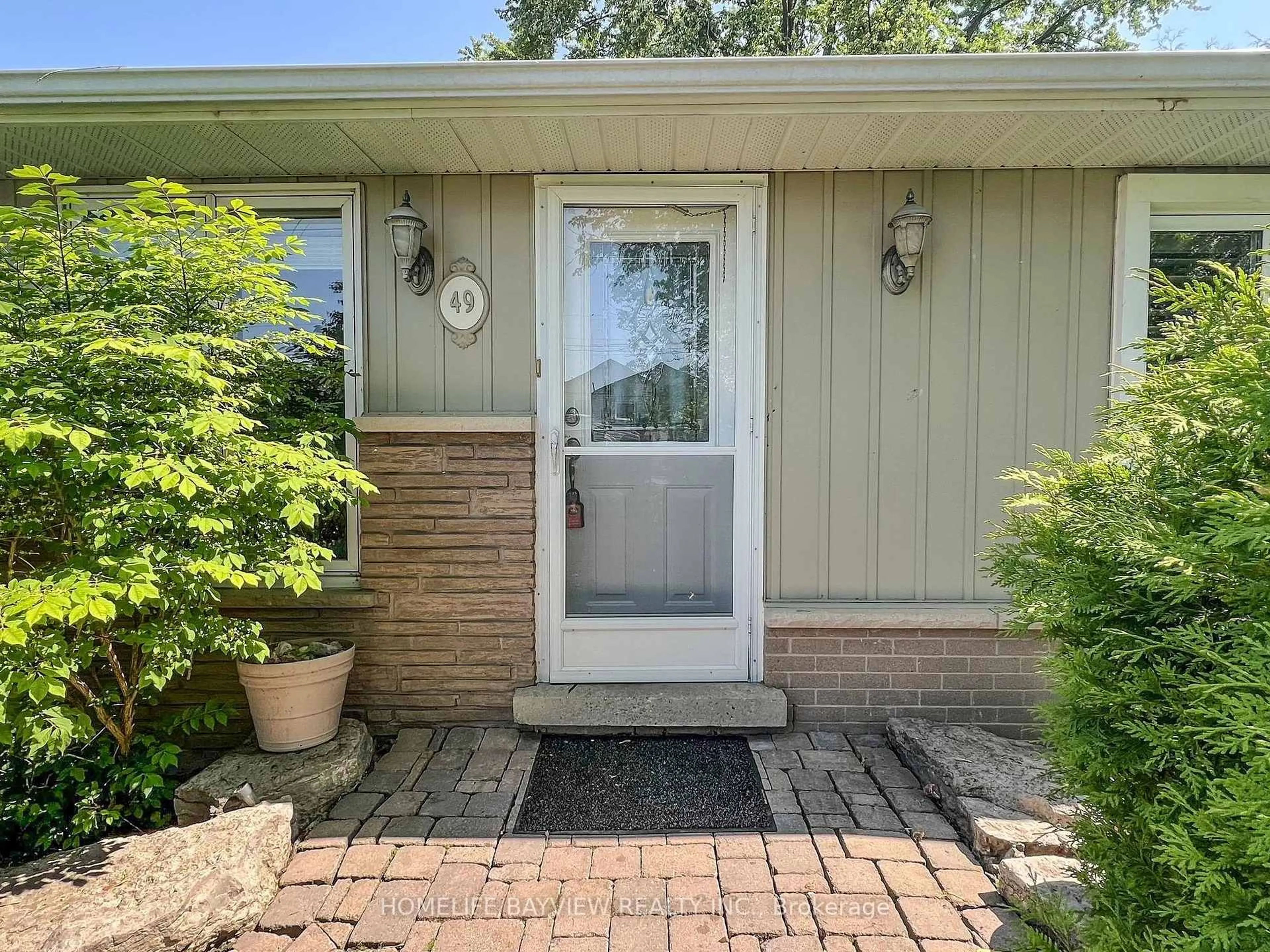 Indoor entryway for 49 May Ave, East Gwillimbury Ontario L0G 1V0