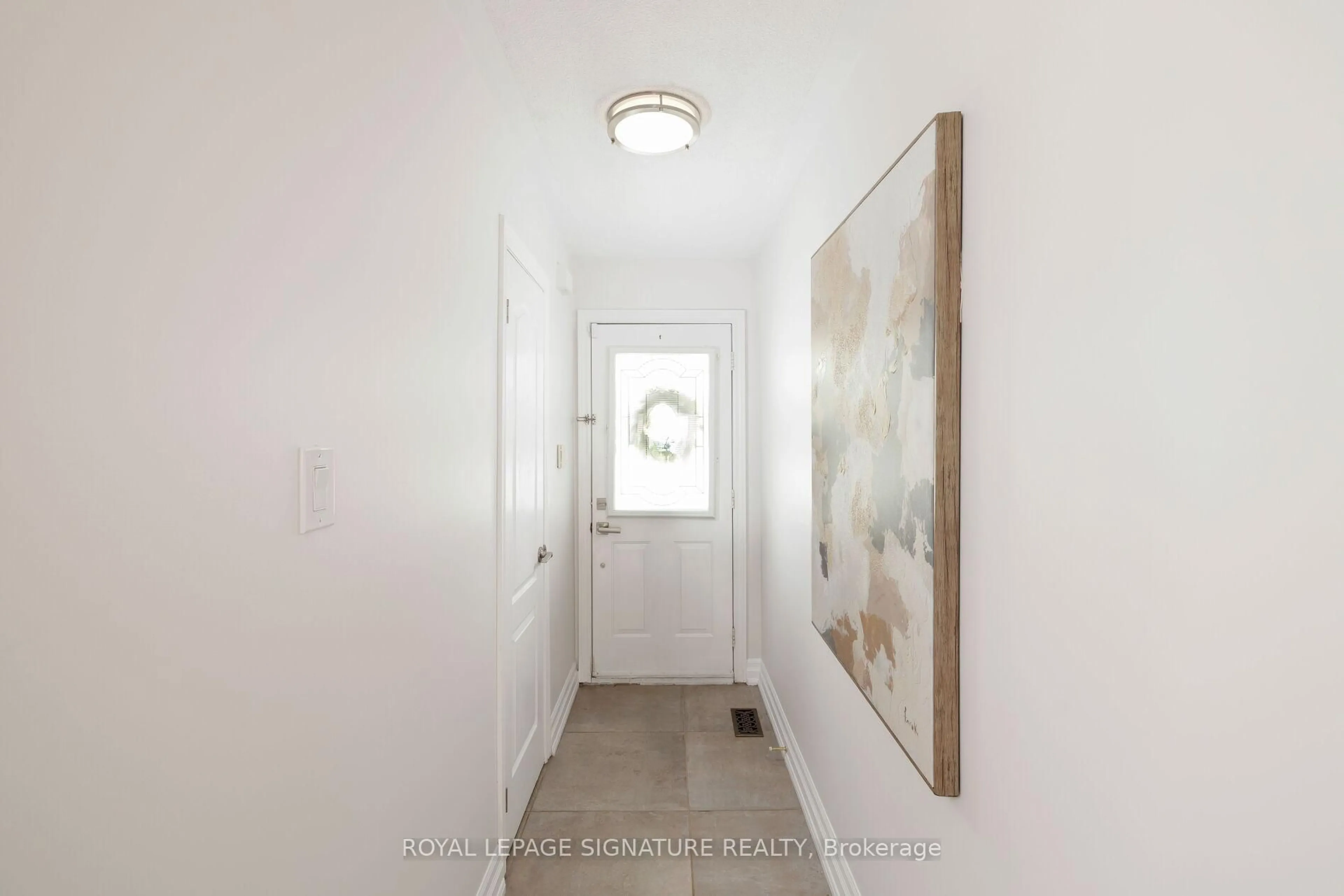 Indoor entryway for 156 Lindenshire Ave, Vaughan Ontario L6A 2N5