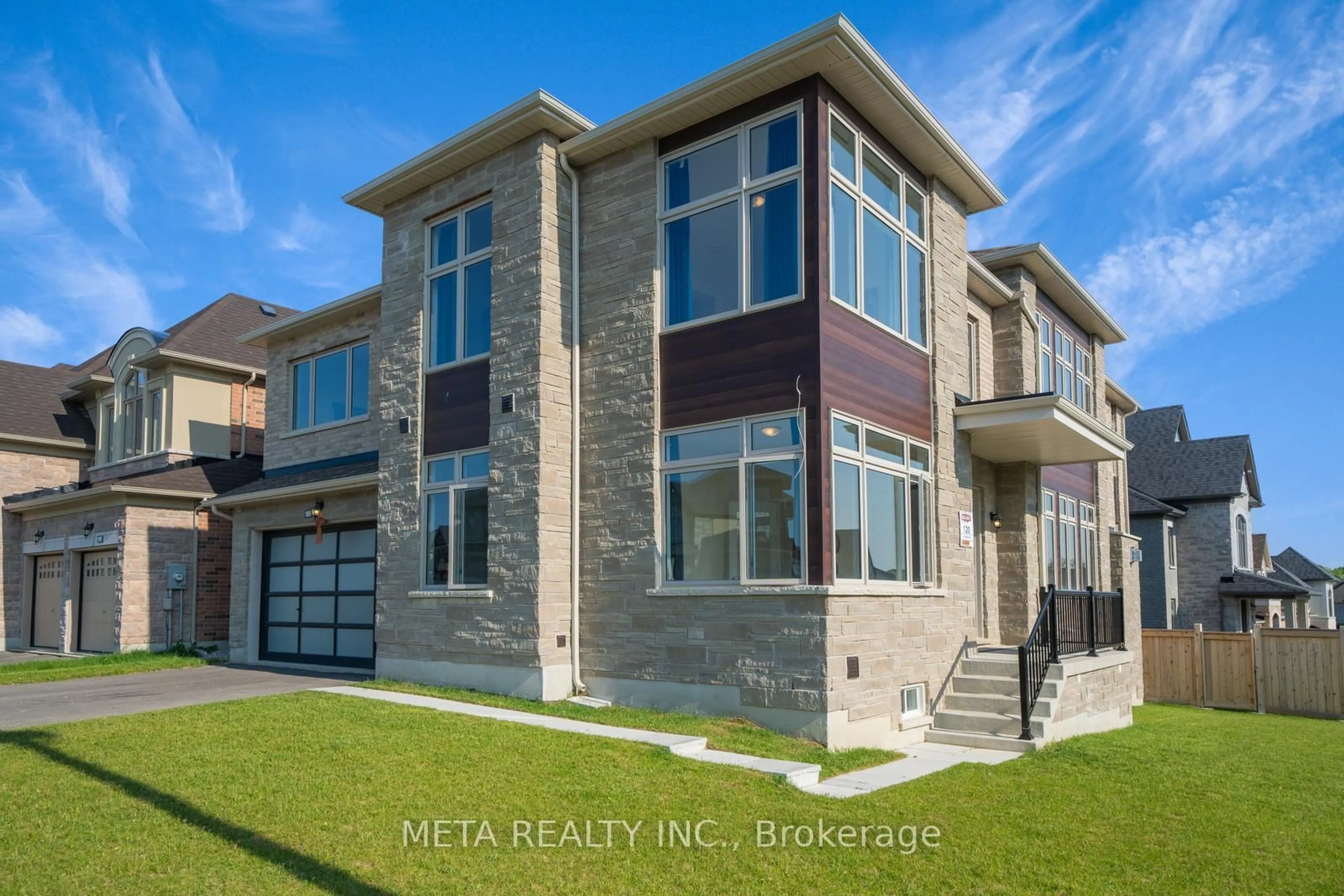 Home with brick exterior material, unknown for 189 Thompson Dr, East Gwillimbury Ontario L9N 1E2