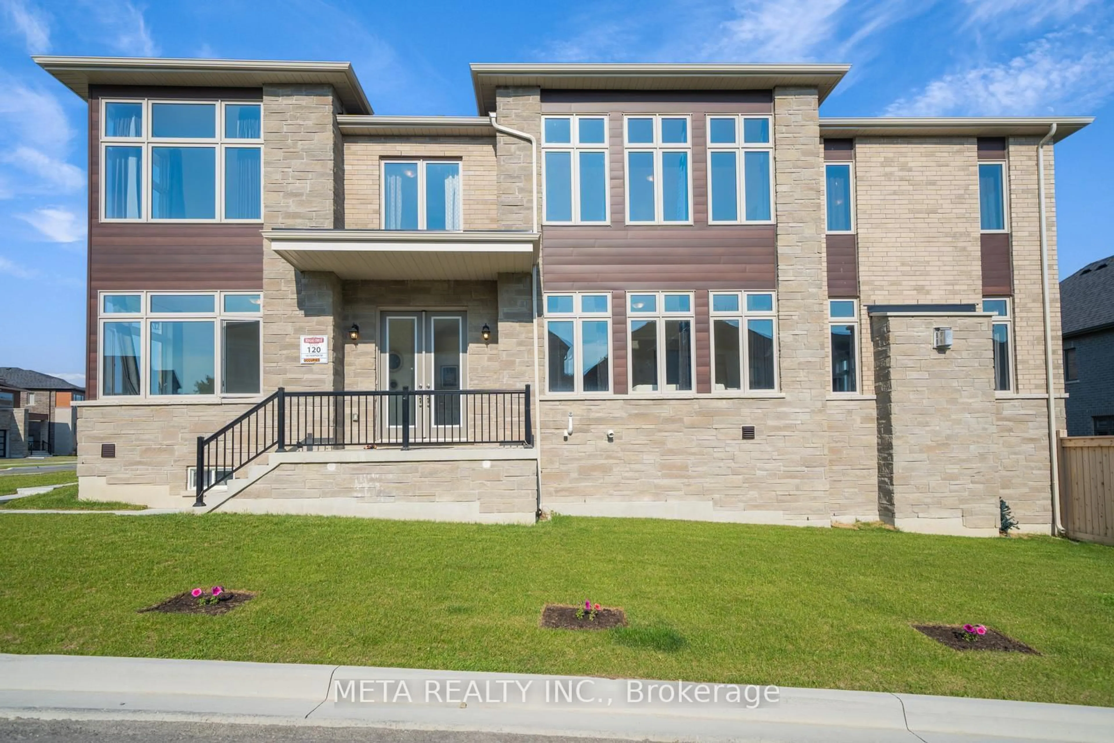 Home with brick exterior material, unknown for 189 Thompson Dr, East Gwillimbury Ontario L9N 1E2
